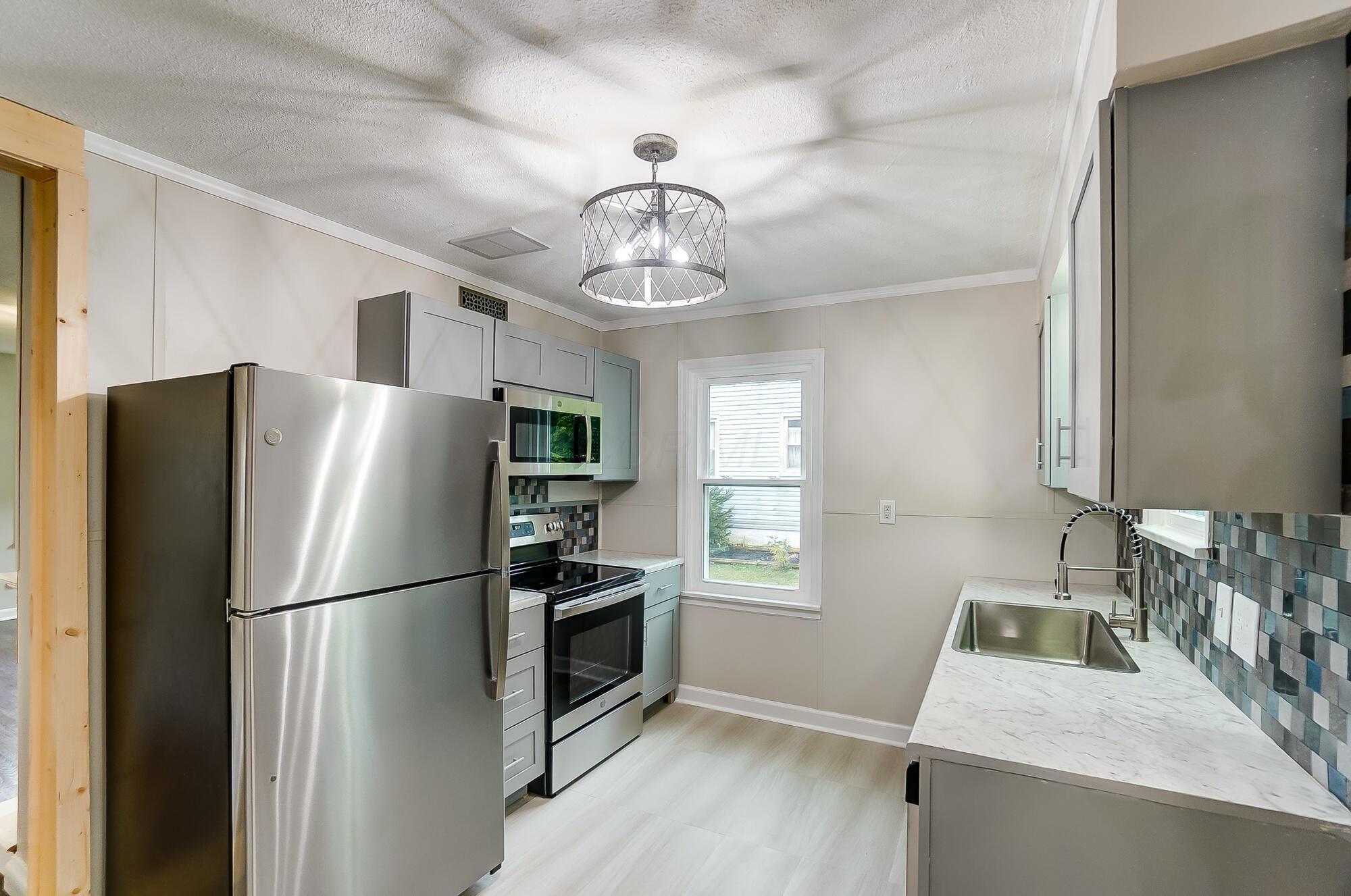 545 Robinwood Avenue Property Photo 11
