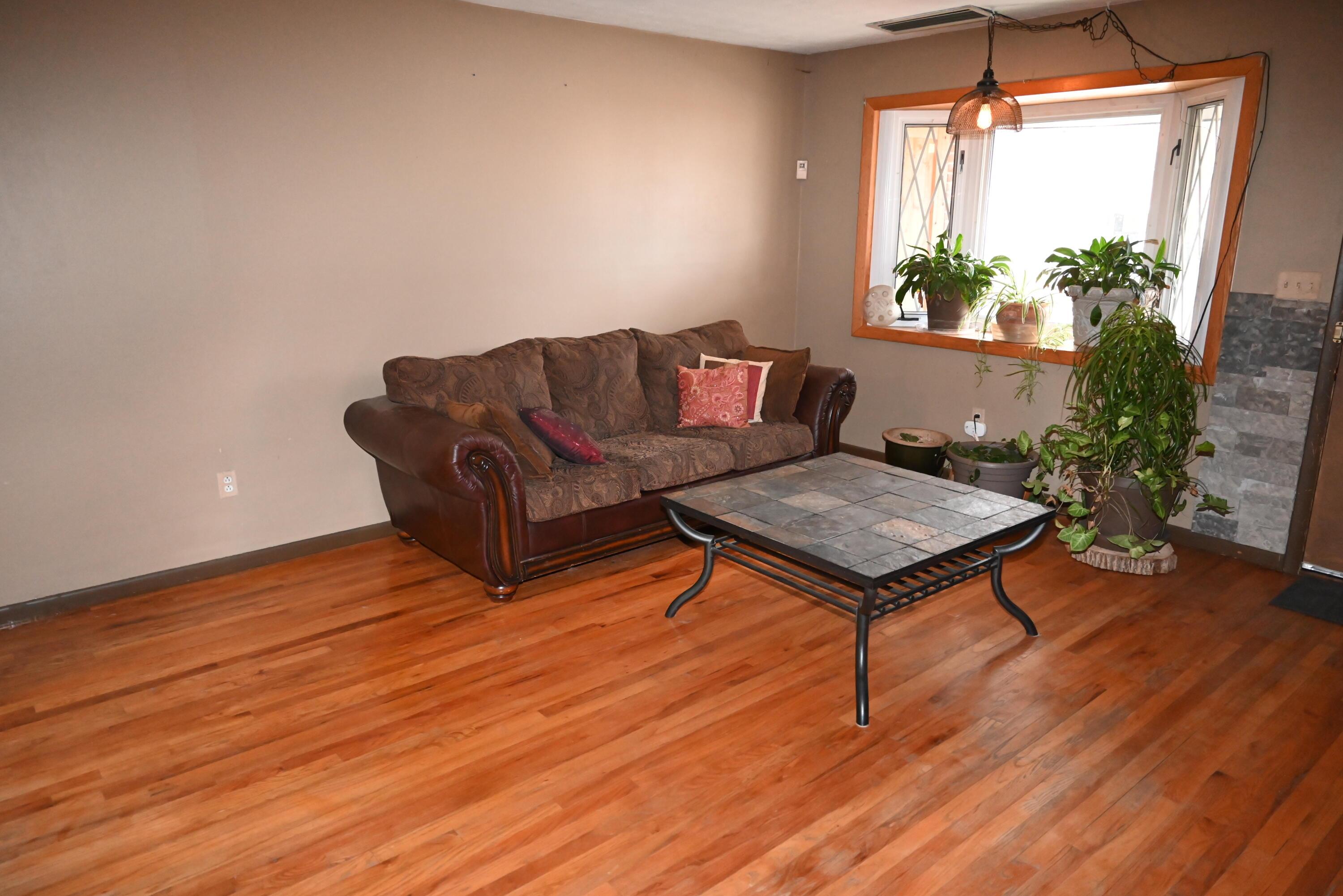 1637 Hansen Avenue Property Photo 3