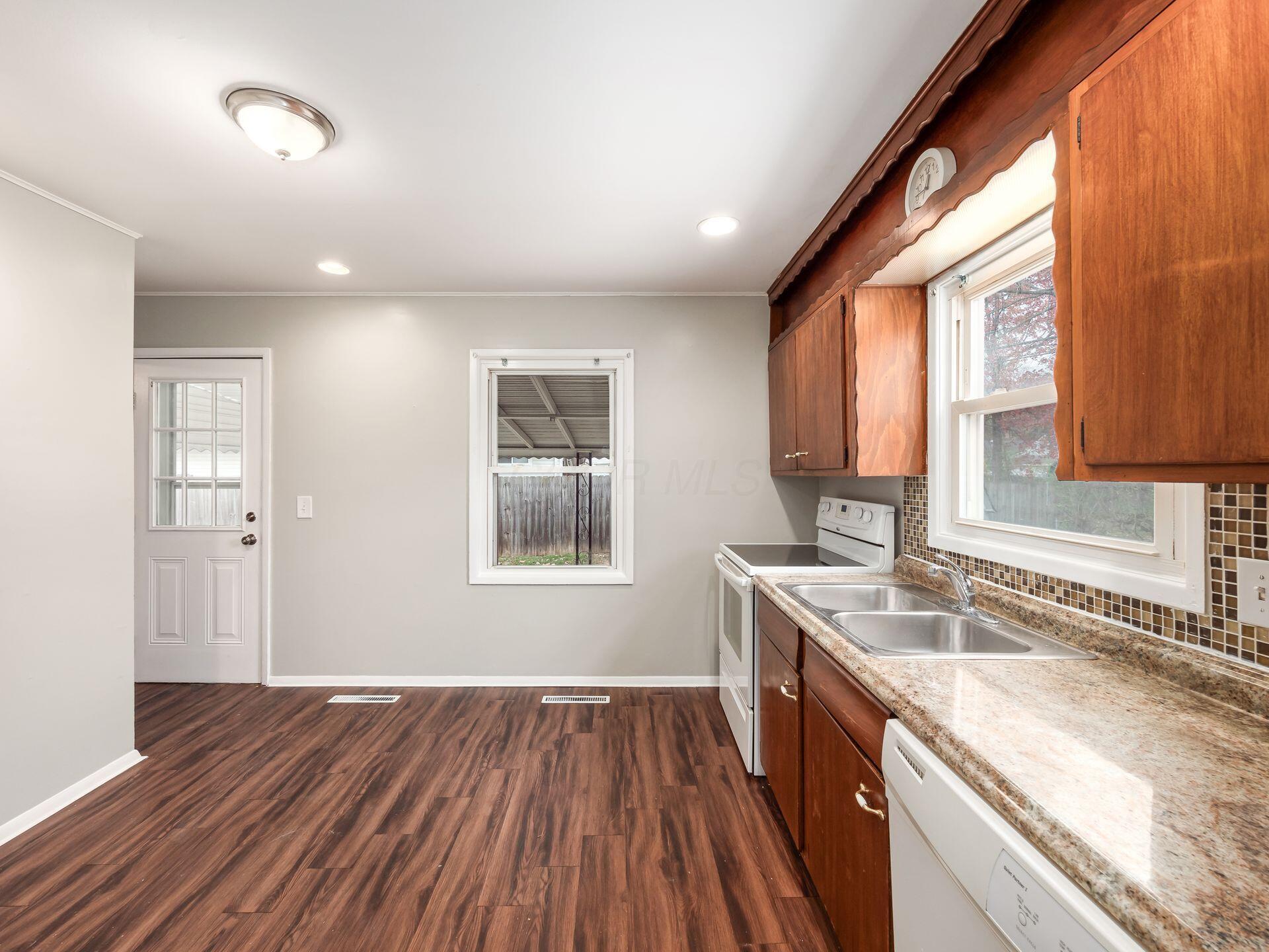 4622 Amesbury Road Property Photo 10