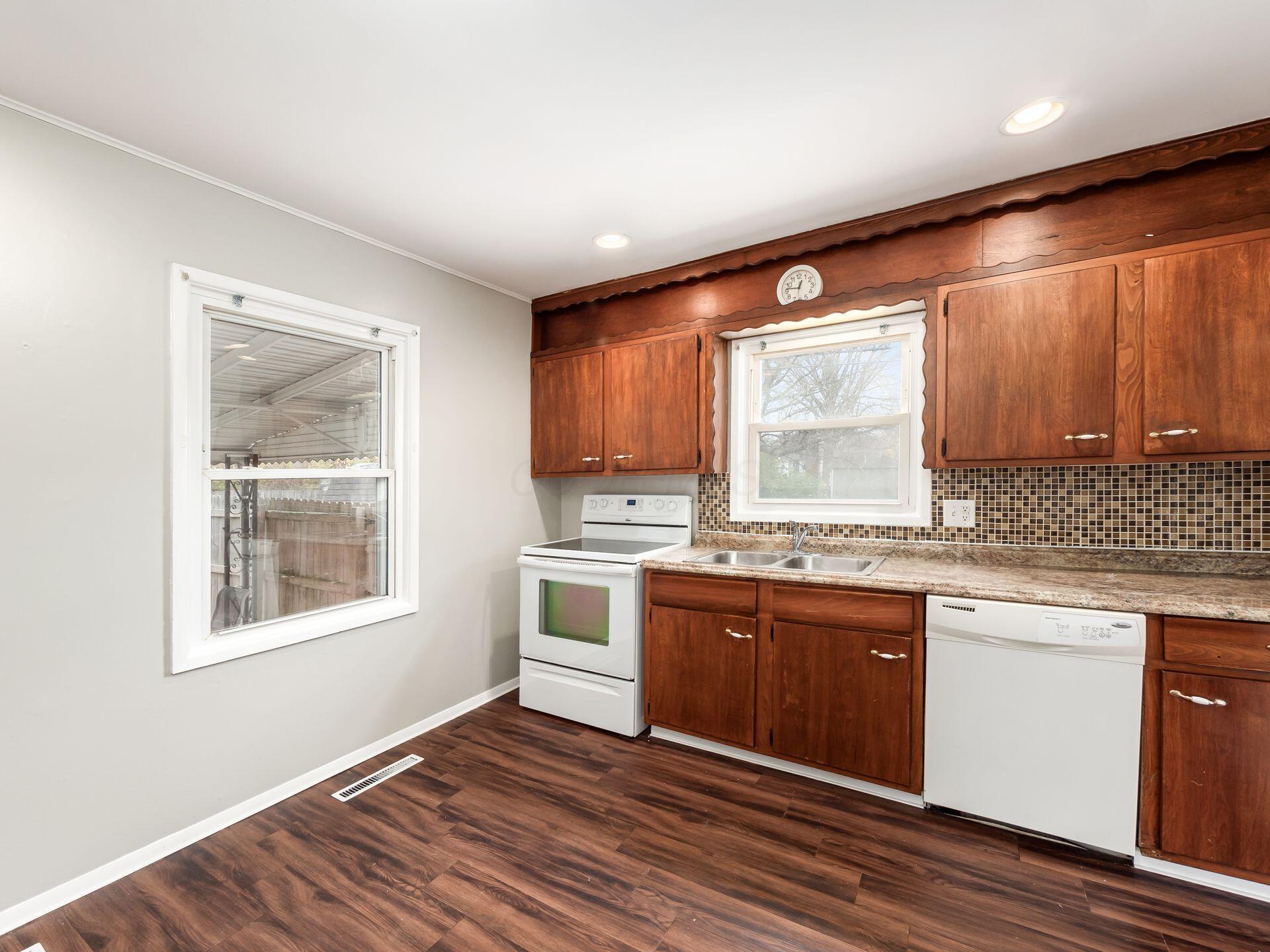 4622 Amesbury Road Property Photo 11