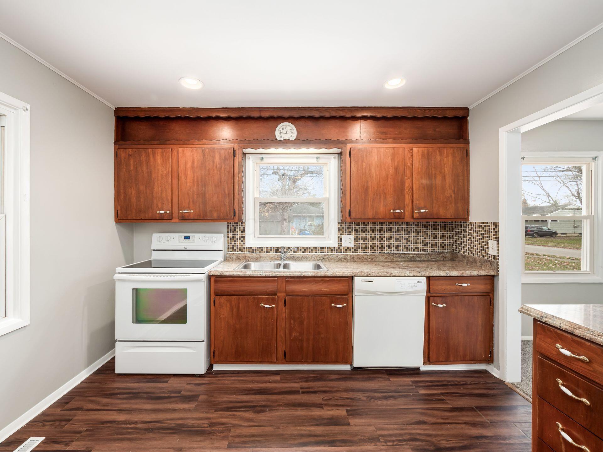 4622 Amesbury Road Property Photo 12