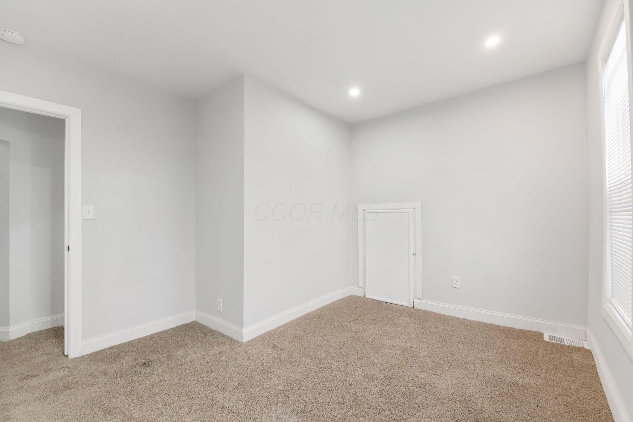 923 Leona Avenue Property Photo 18