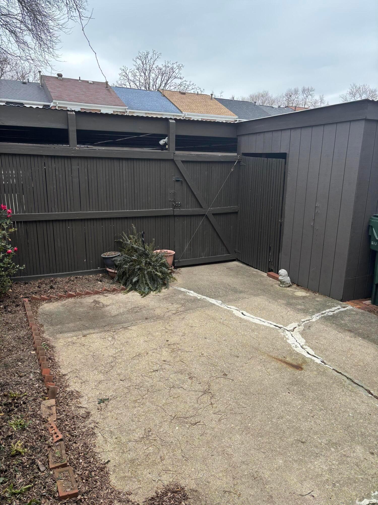 615 Simbury Street Property Photo 3