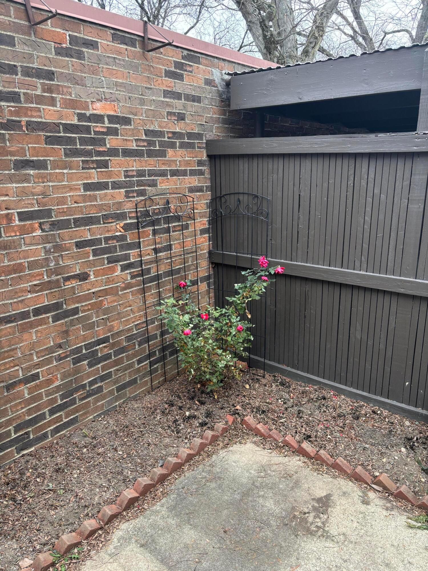 615 Simbury Street Property Photo 4