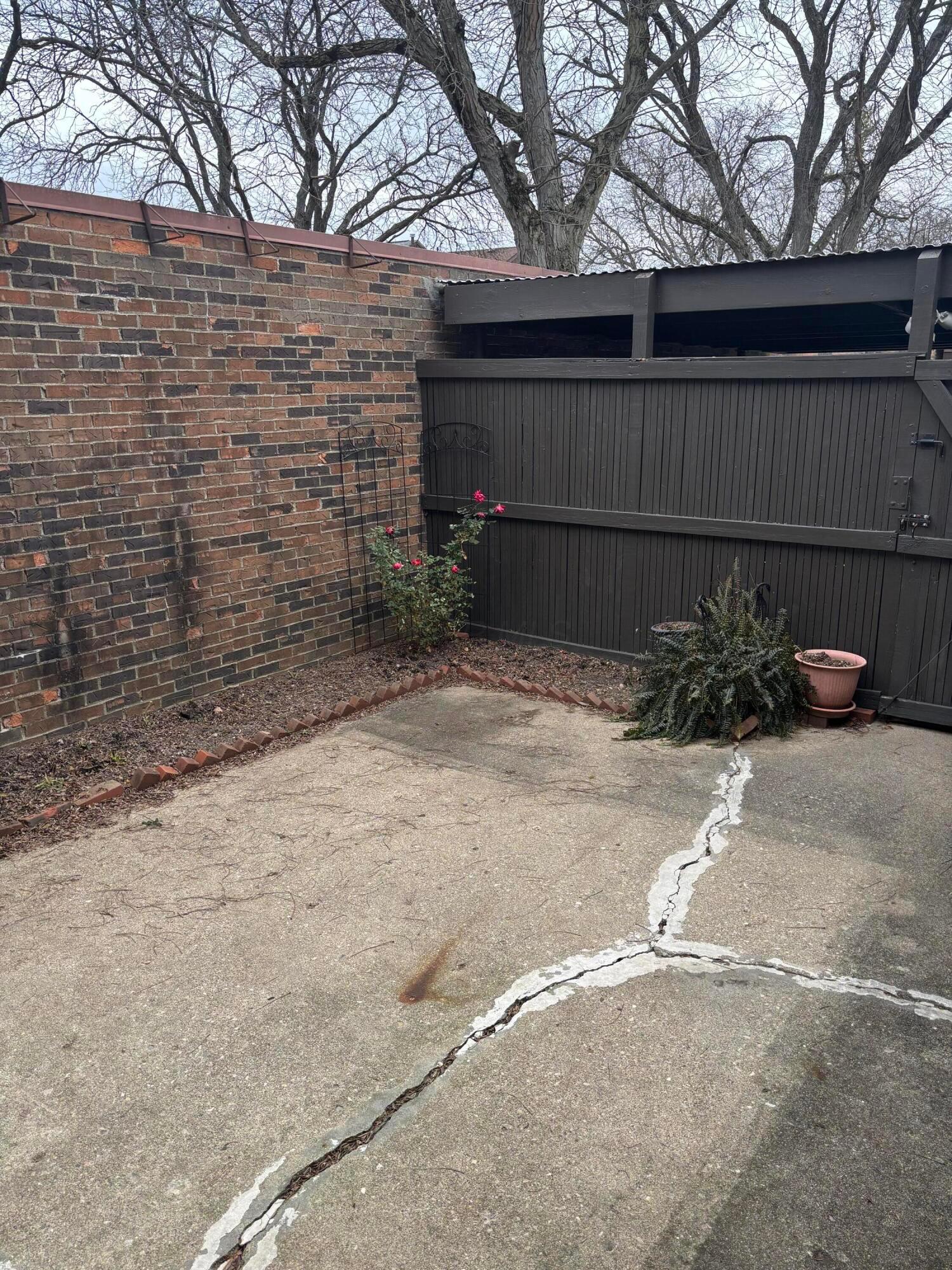 615 Simbury Street Property Photo 5