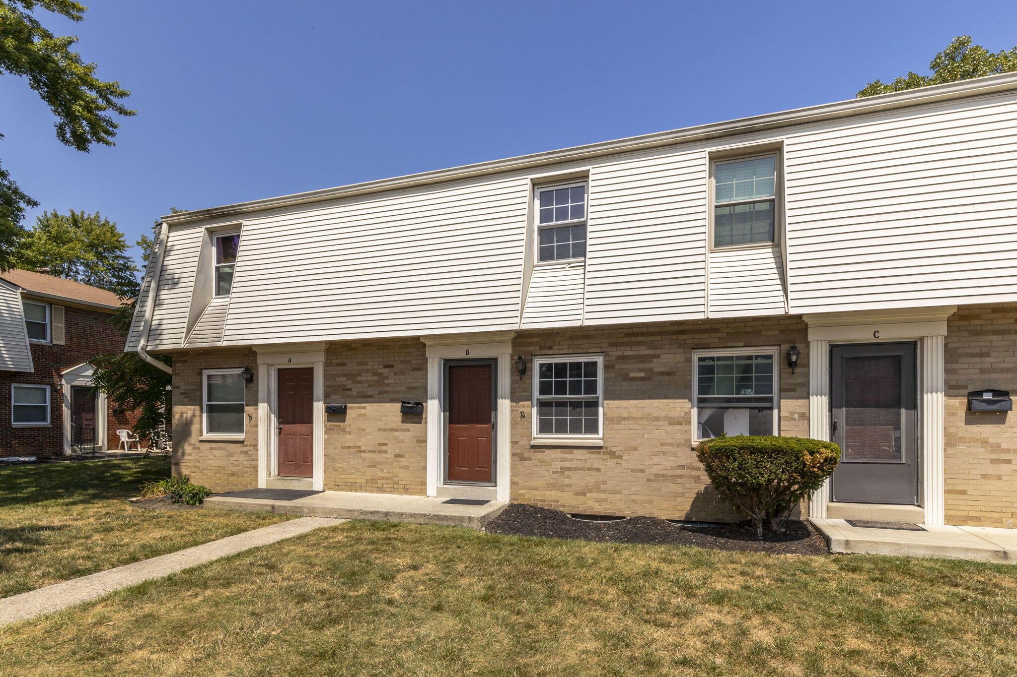 5743 Pine Tree Street W, B Property Photo 1