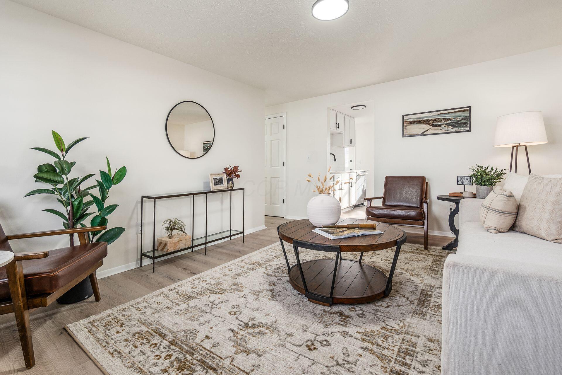 1711 Brookfield Square S Property Photo 4
