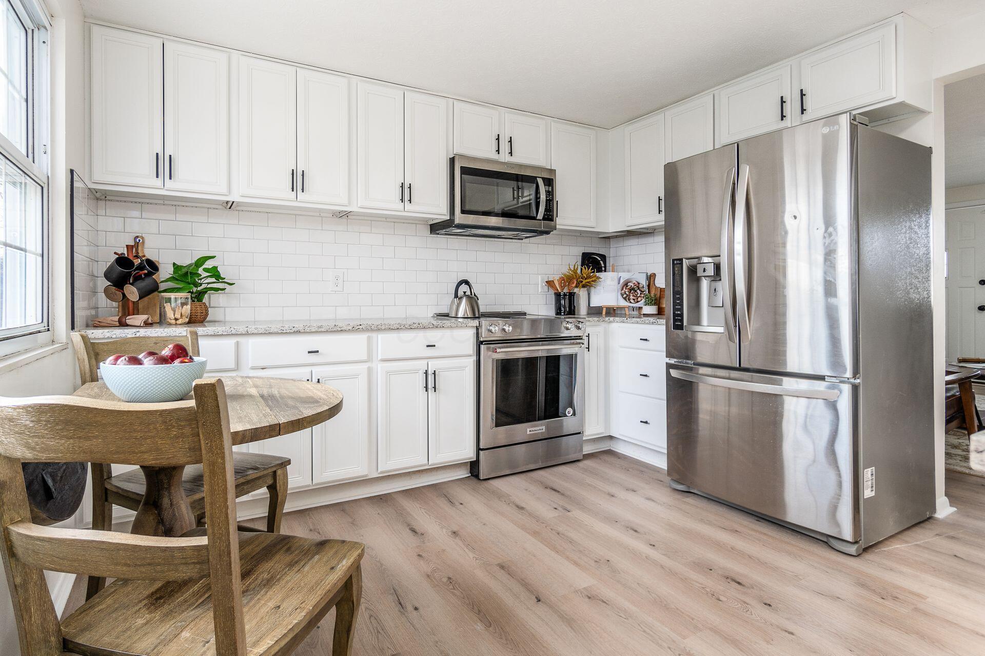 1711 Brookfield Square S Property Photo 8