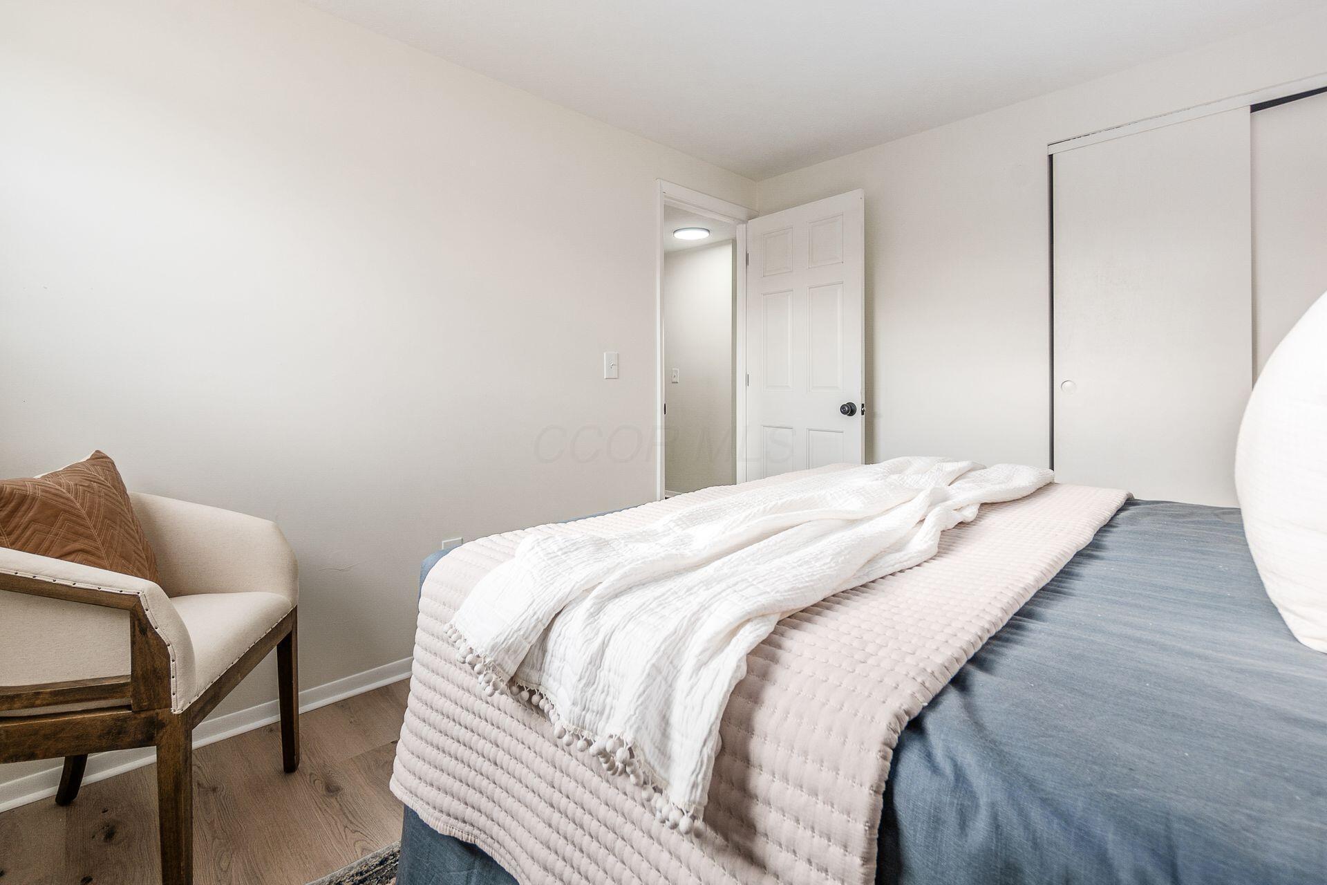 1711 Brookfield Square S Property Photo 13