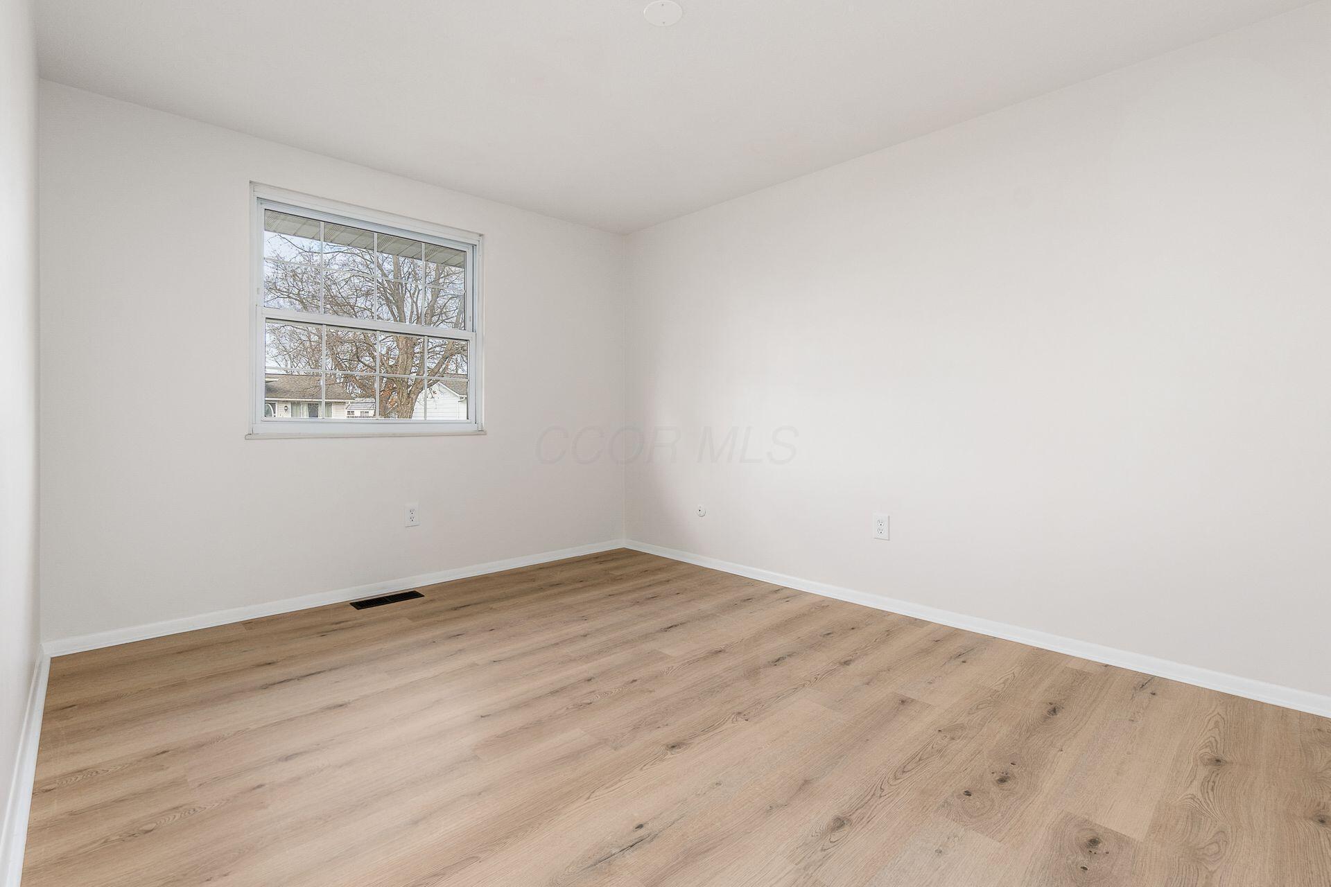 1711 Brookfield Square S Property Photo 15