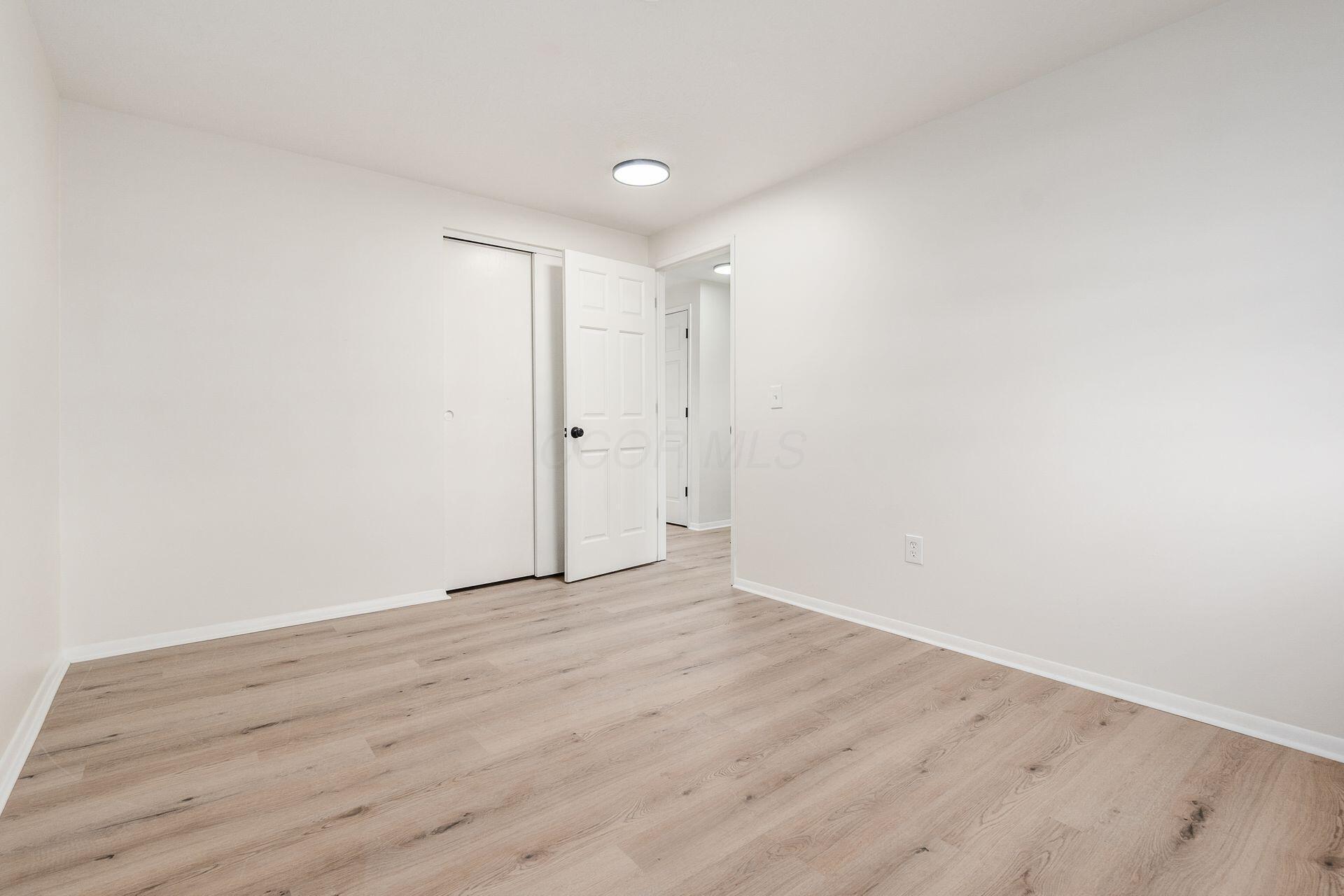 1711 Brookfield Square S Property Photo 16
