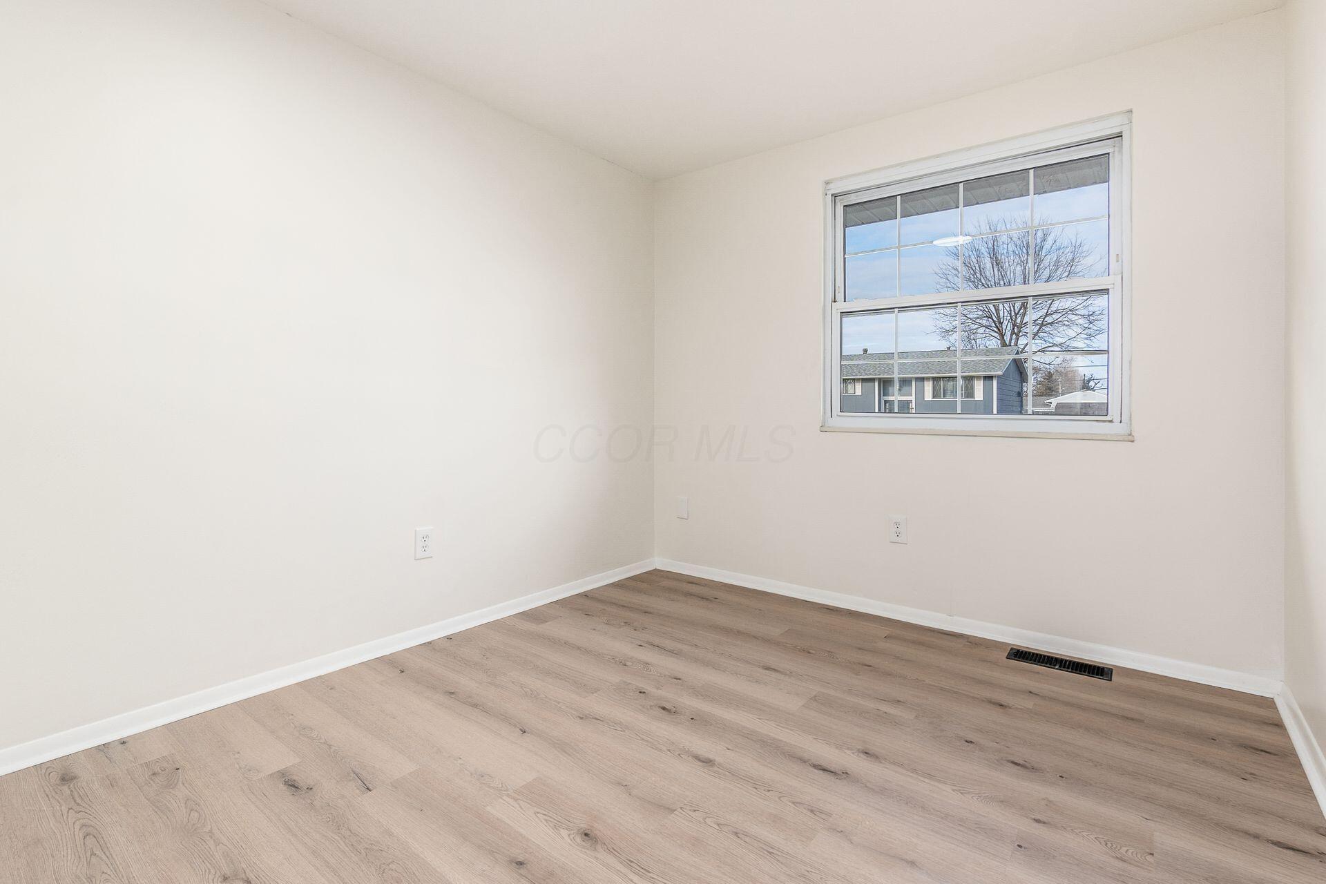 1711 Brookfield Square S Property Photo 17