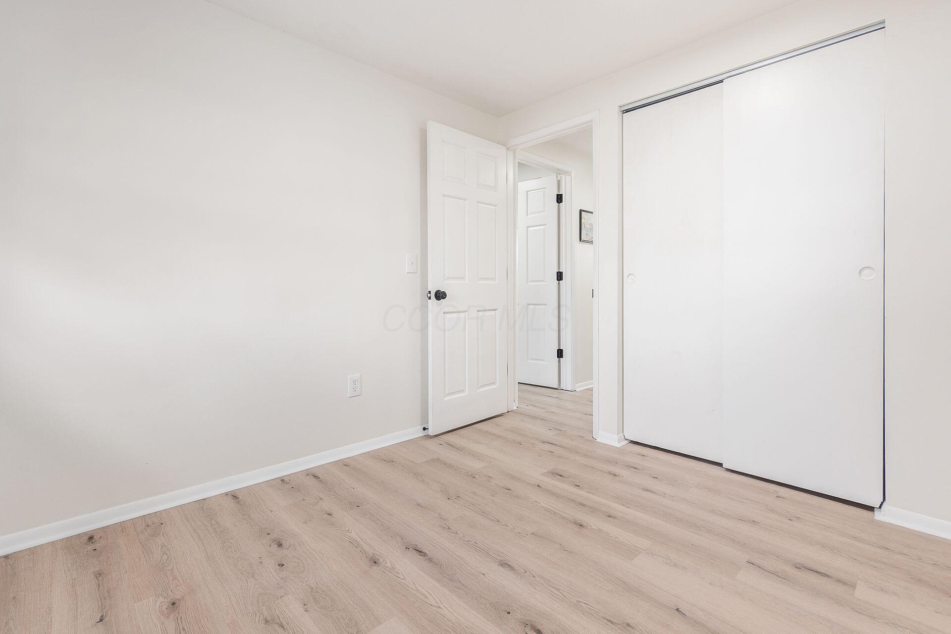 1711 Brookfield Square S Property Photo 18