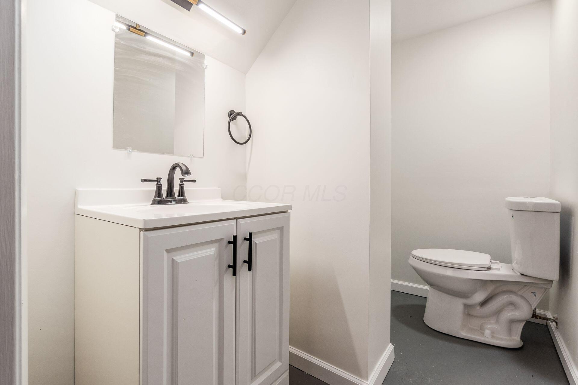1711 Brookfield Square S Property Photo 23