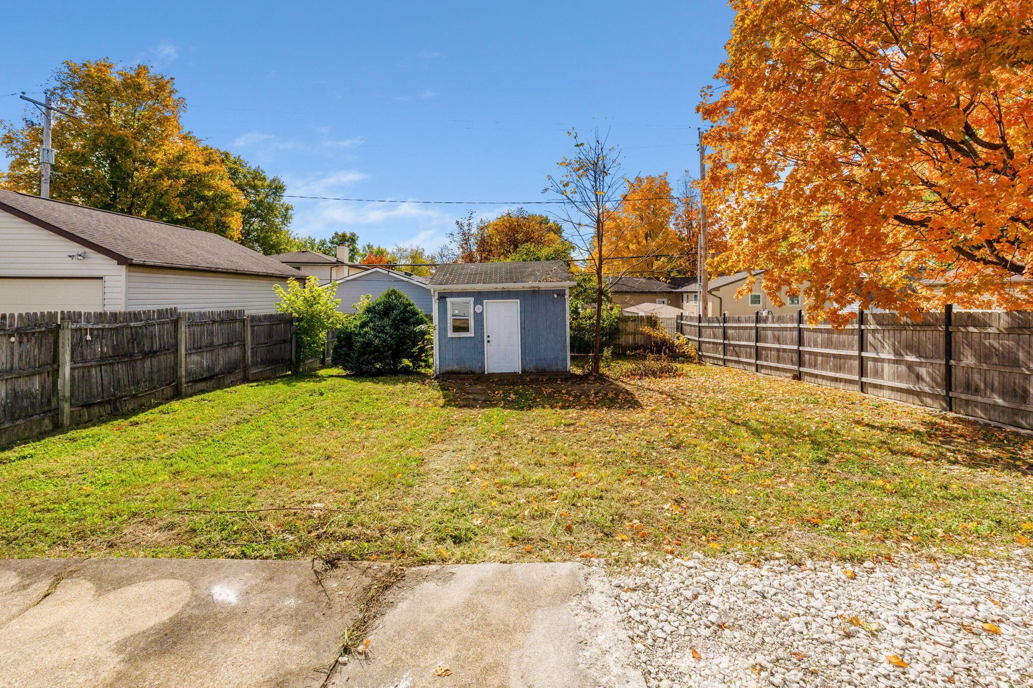 1711 Brookfield Square S Property Photo 27