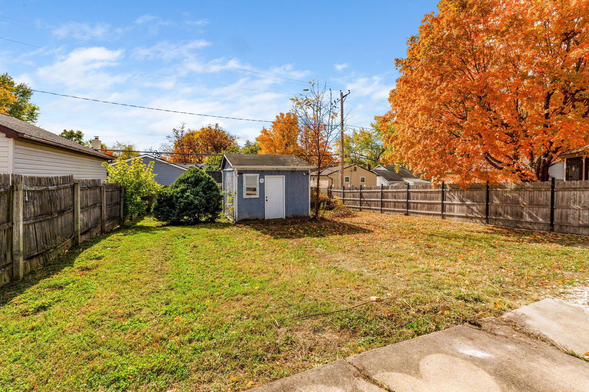 1711 Brookfield Square S Property Photo 28
