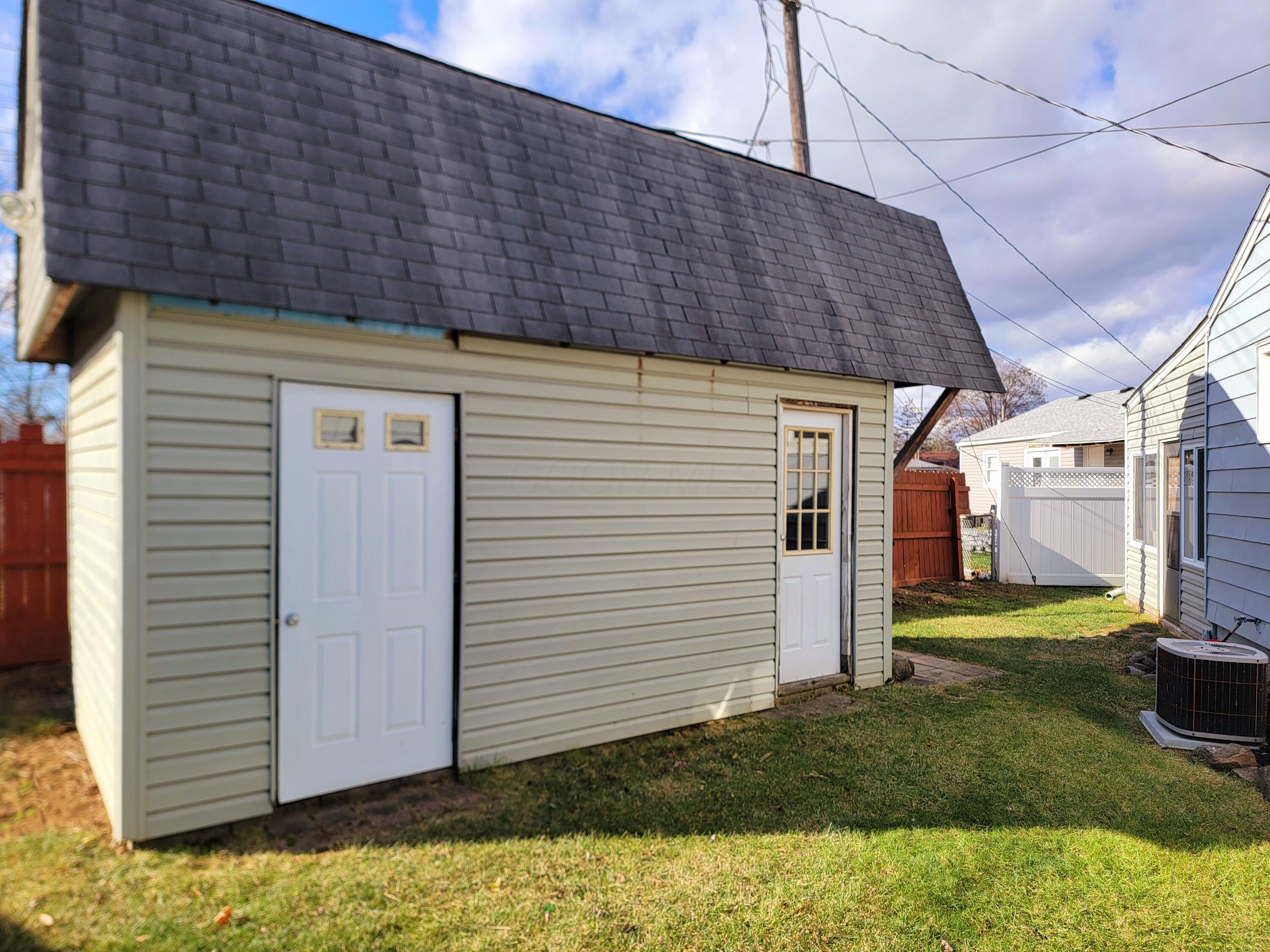 1201 Huntly Drive Property Photo 2