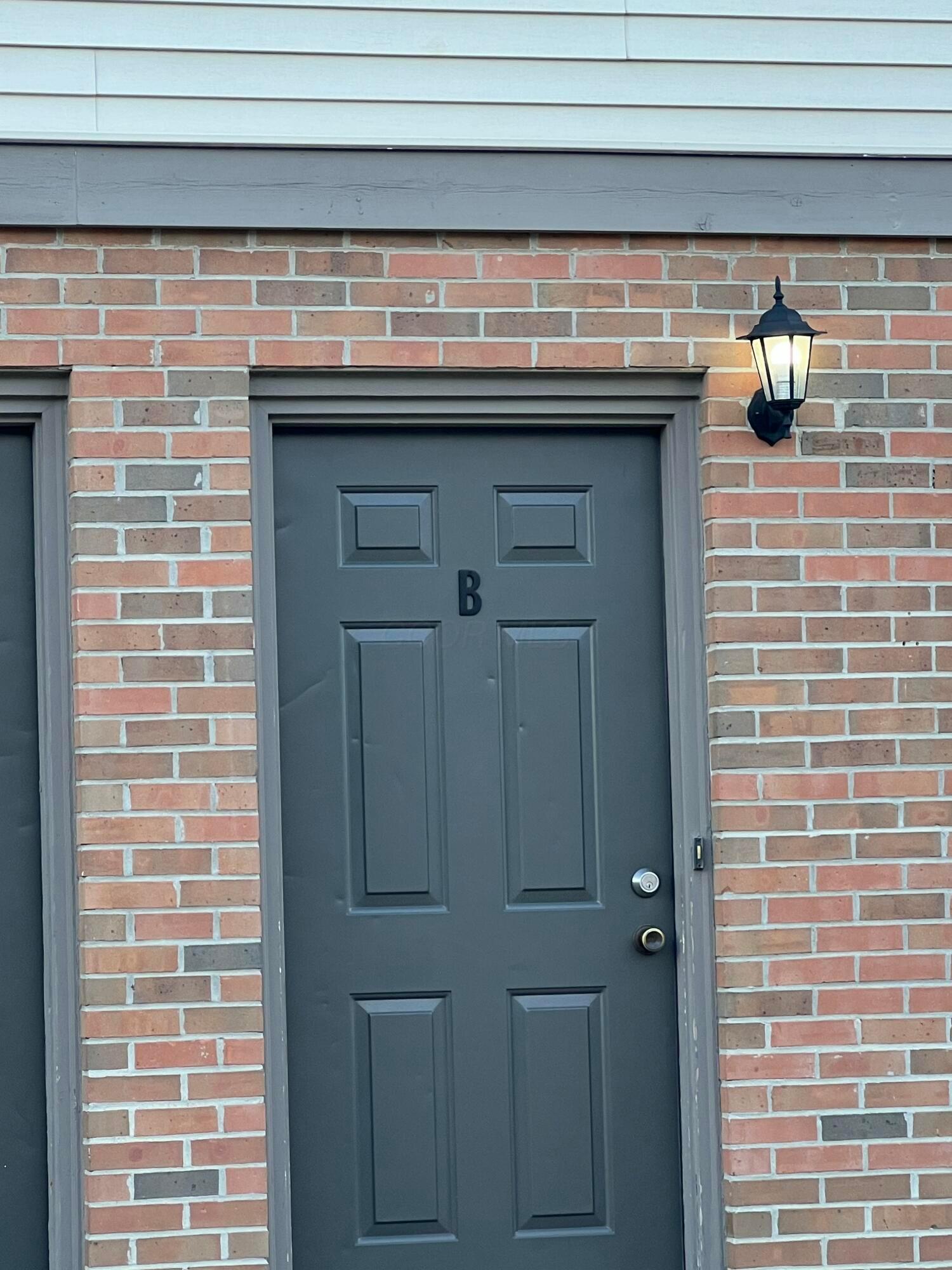 631 Pebble Drive, #b Property Photo 1
