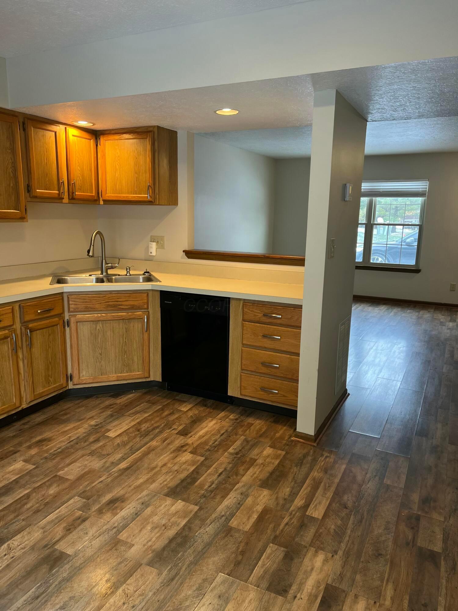 631 Pebble Drive, #b Property Photo 3