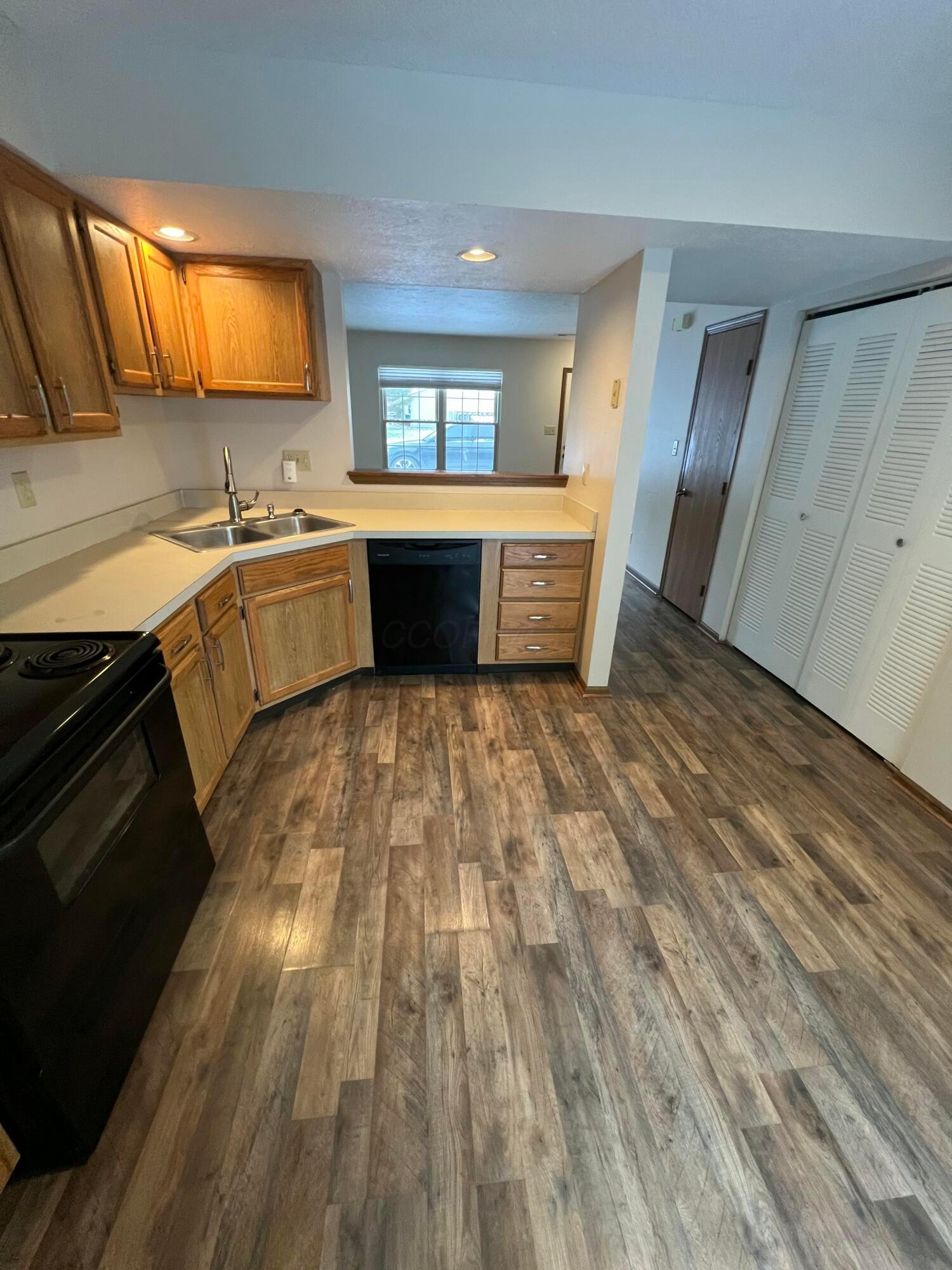 631 Pebble Drive, #b Property Photo 5