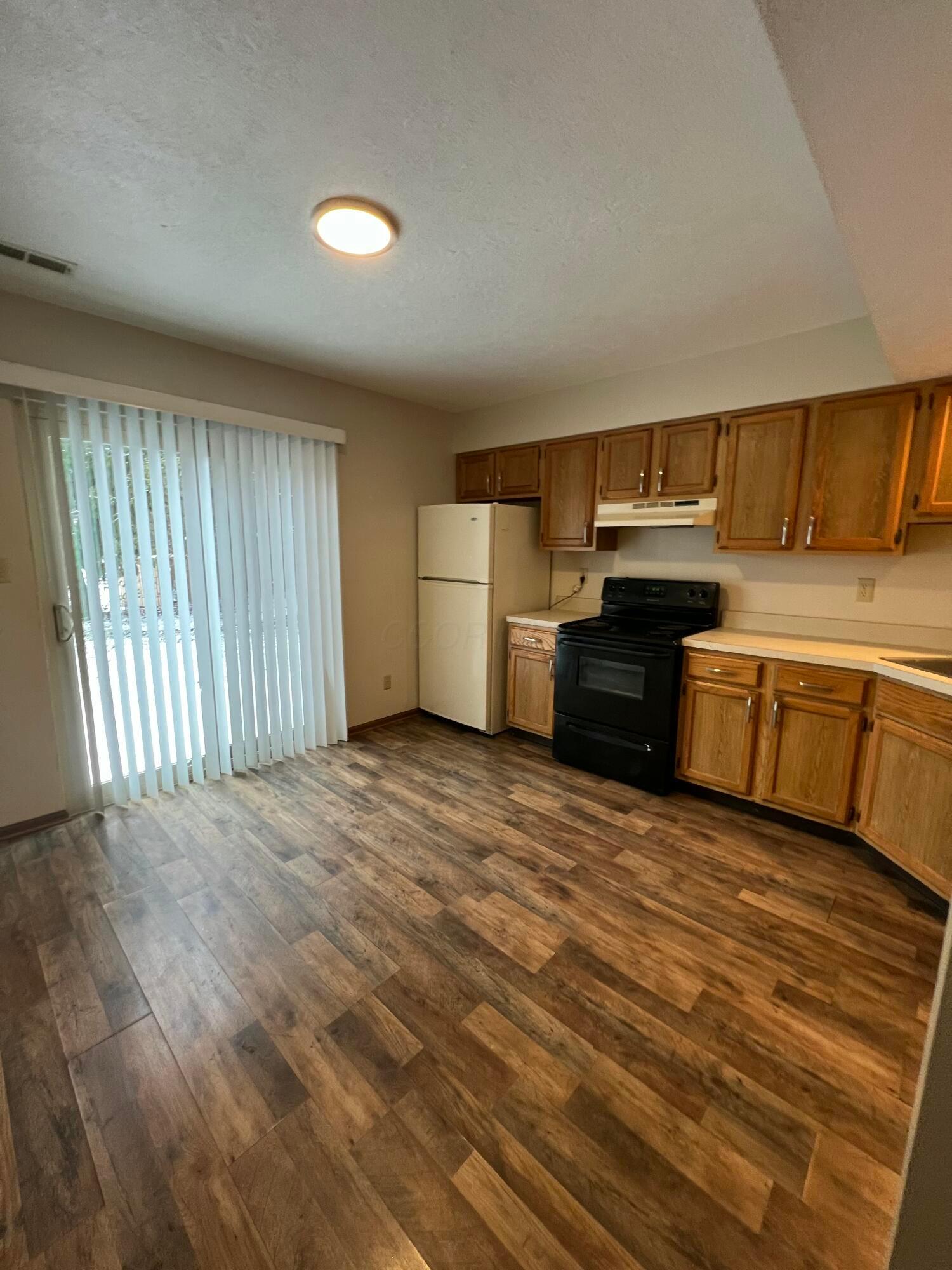 631 Pebble Drive, #b Property Photo 6