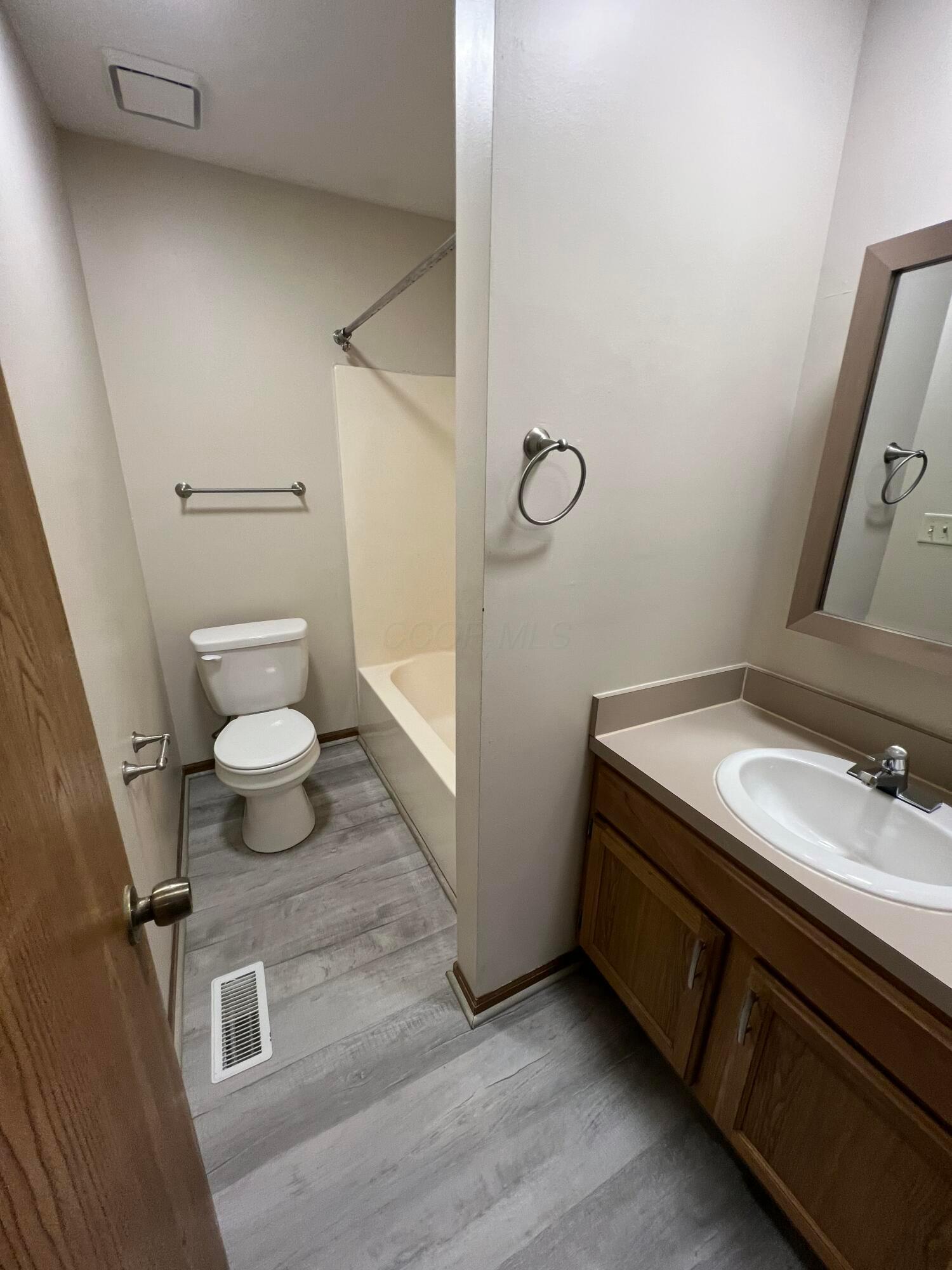 631 Pebble Drive, #b Property Photo 7