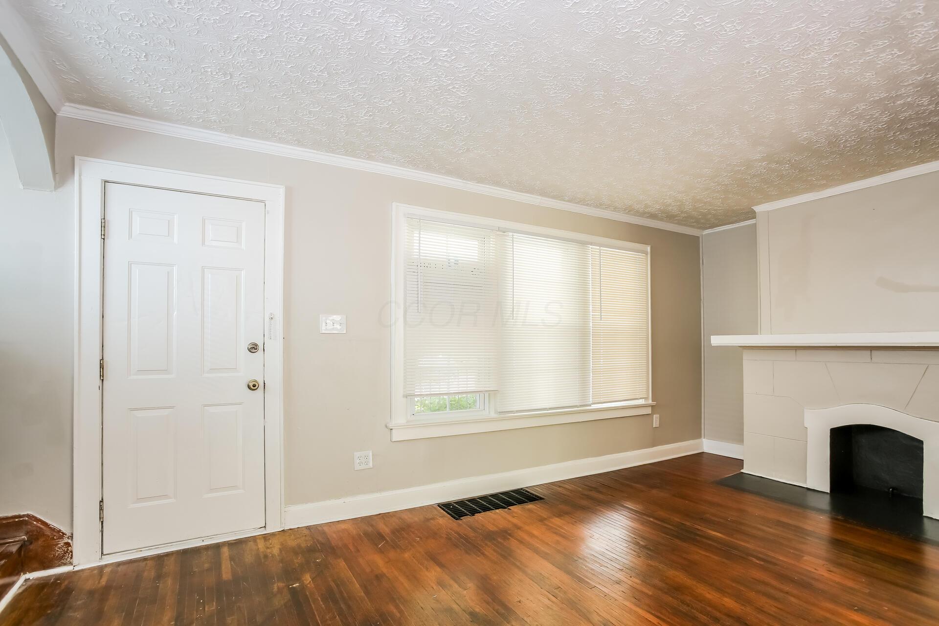 811 S Richardson Avenue Property Photo 4