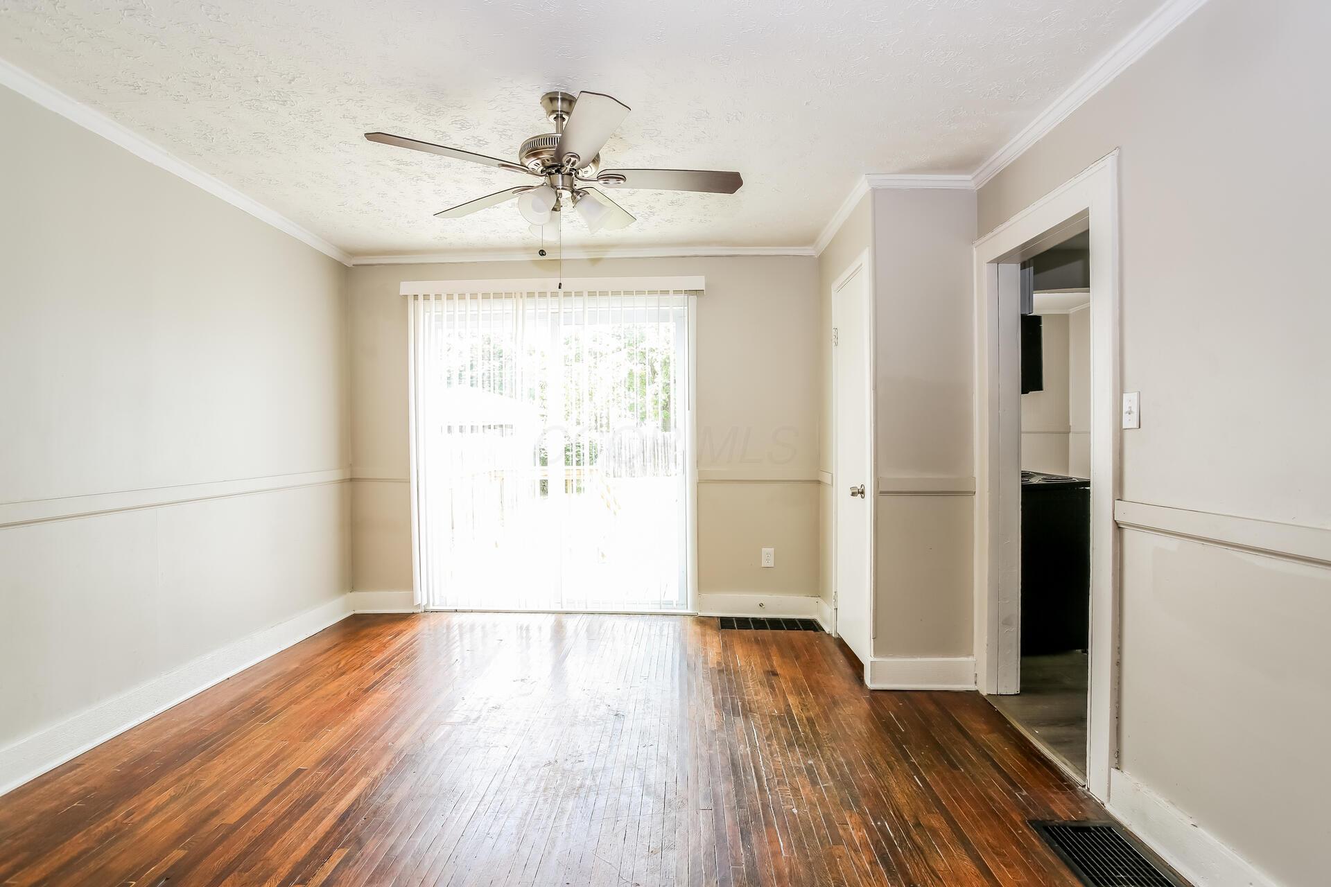 811 S Richardson Avenue Property Photo 6