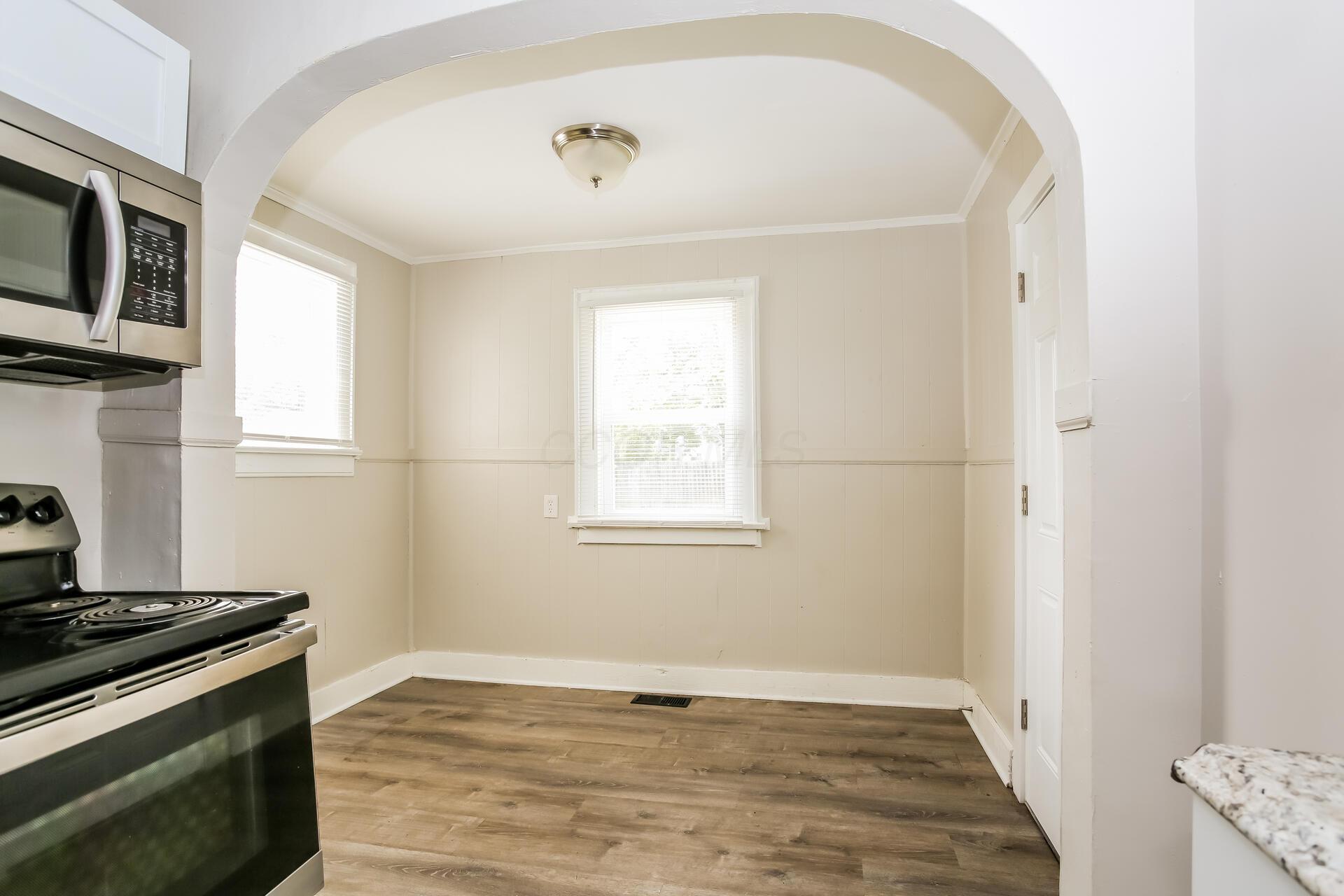 811 S Richardson Avenue Property Photo 7