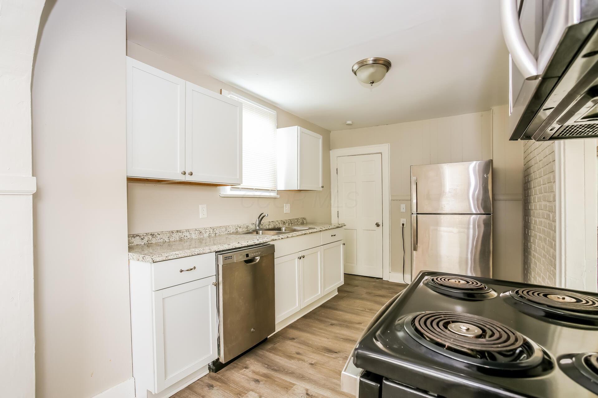 811 S Richardson Avenue Property Photo 9