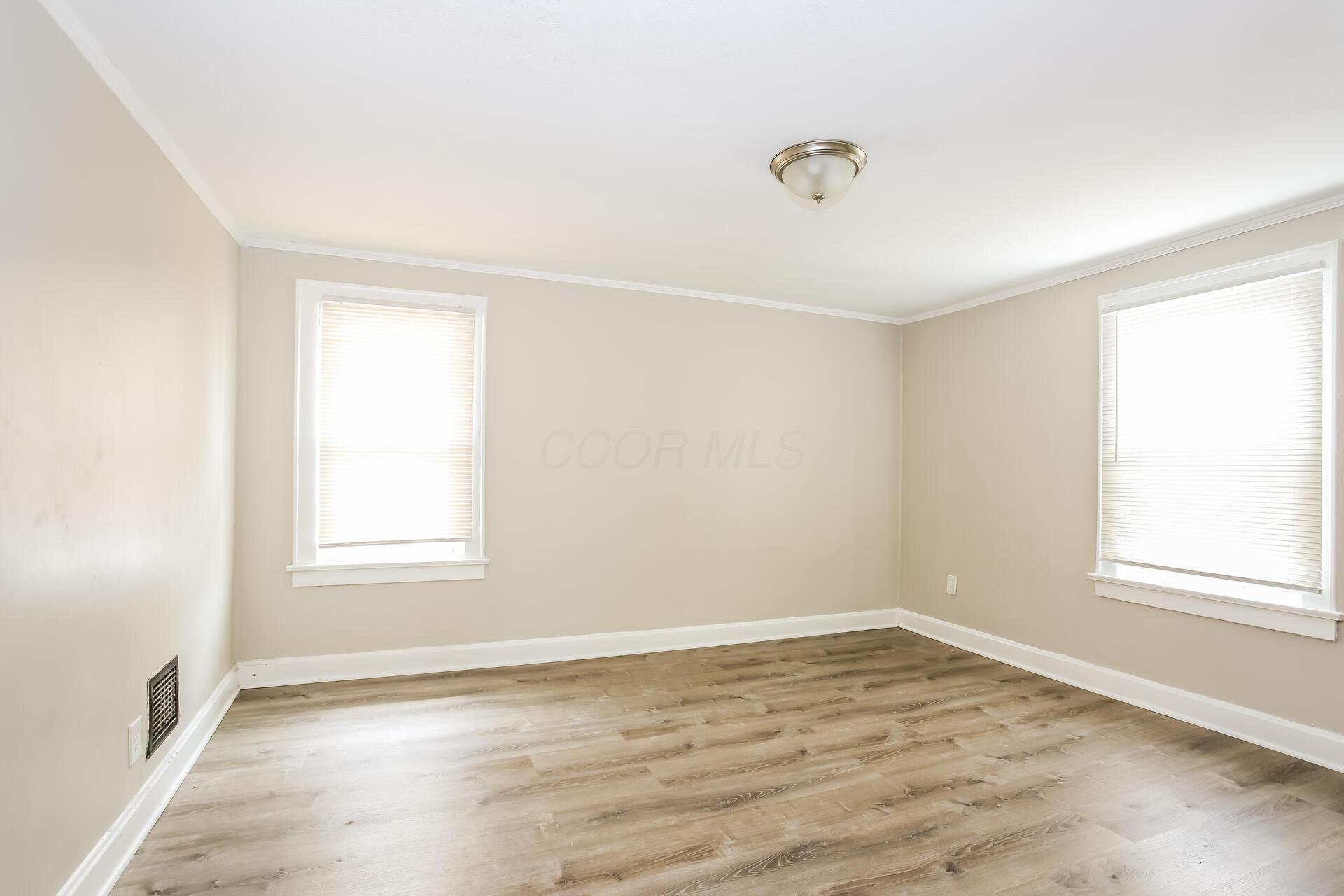 811 S Richardson Avenue Property Photo 10