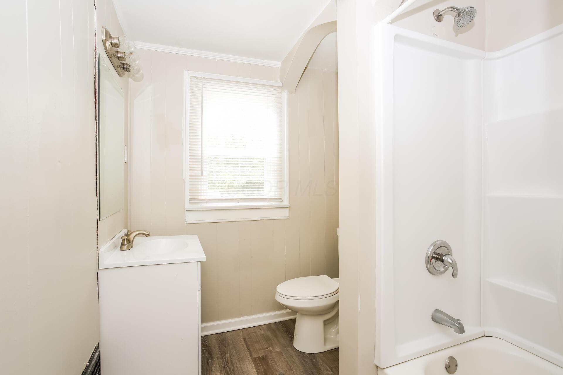 811 S Richardson Avenue Property Photo 11