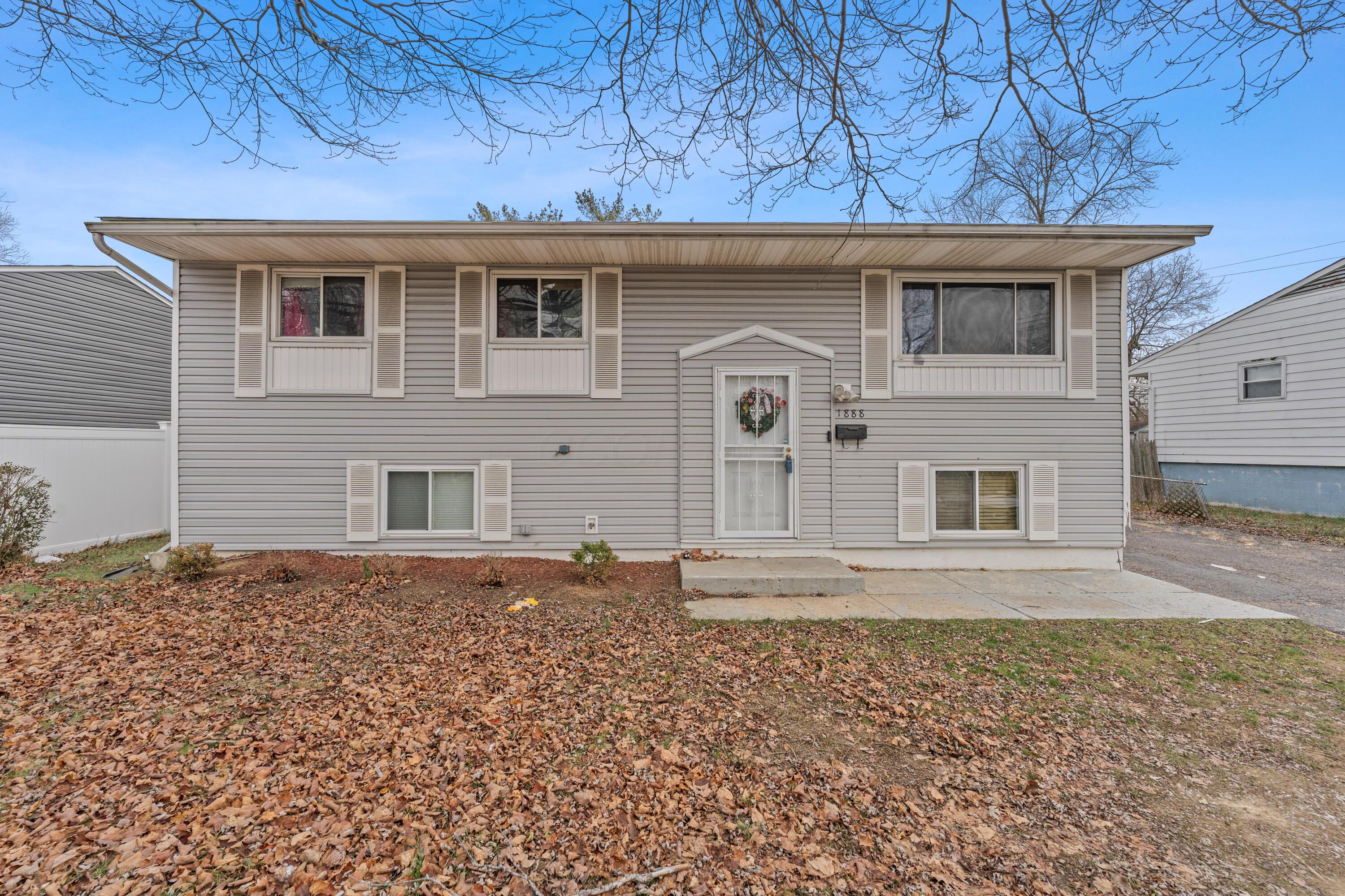 1888 Woodcrest Road Property Photo 1