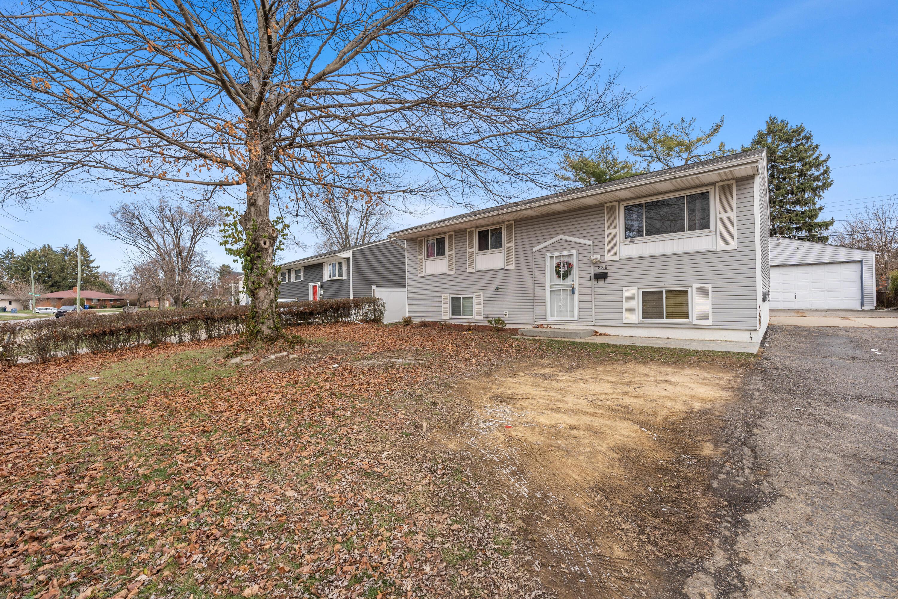 1888 Woodcrest Road Property Photo 4