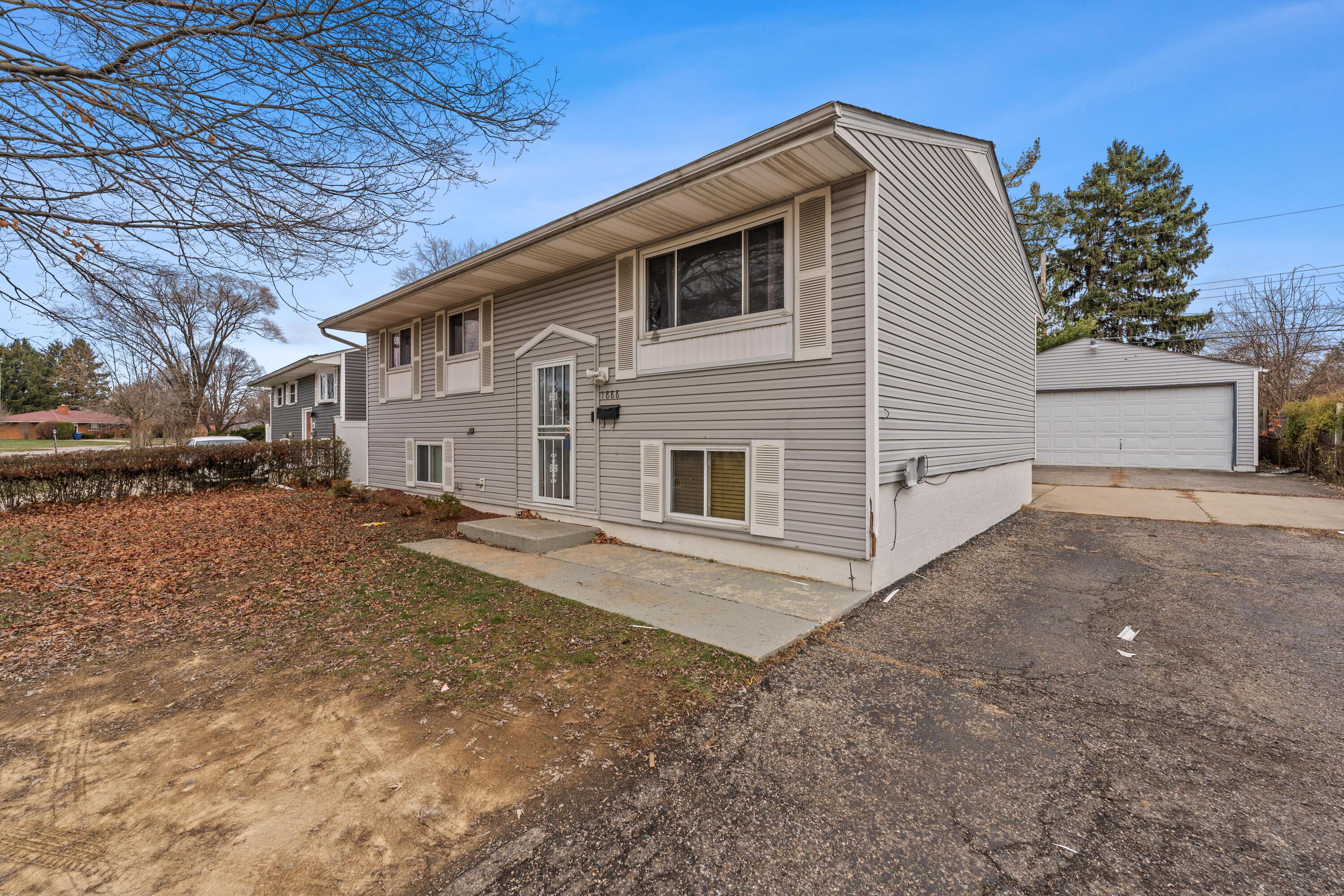 1888 Woodcrest Road Property Photo 5
