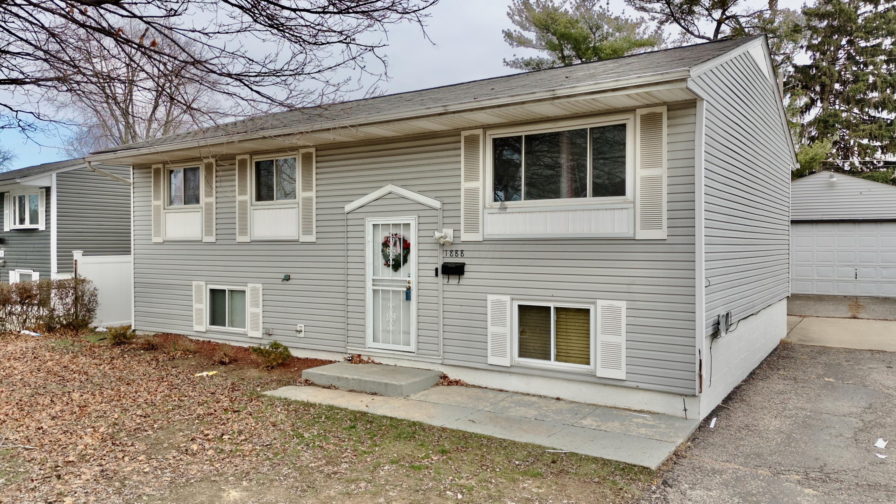 1888 Woodcrest Road Property Photo 6