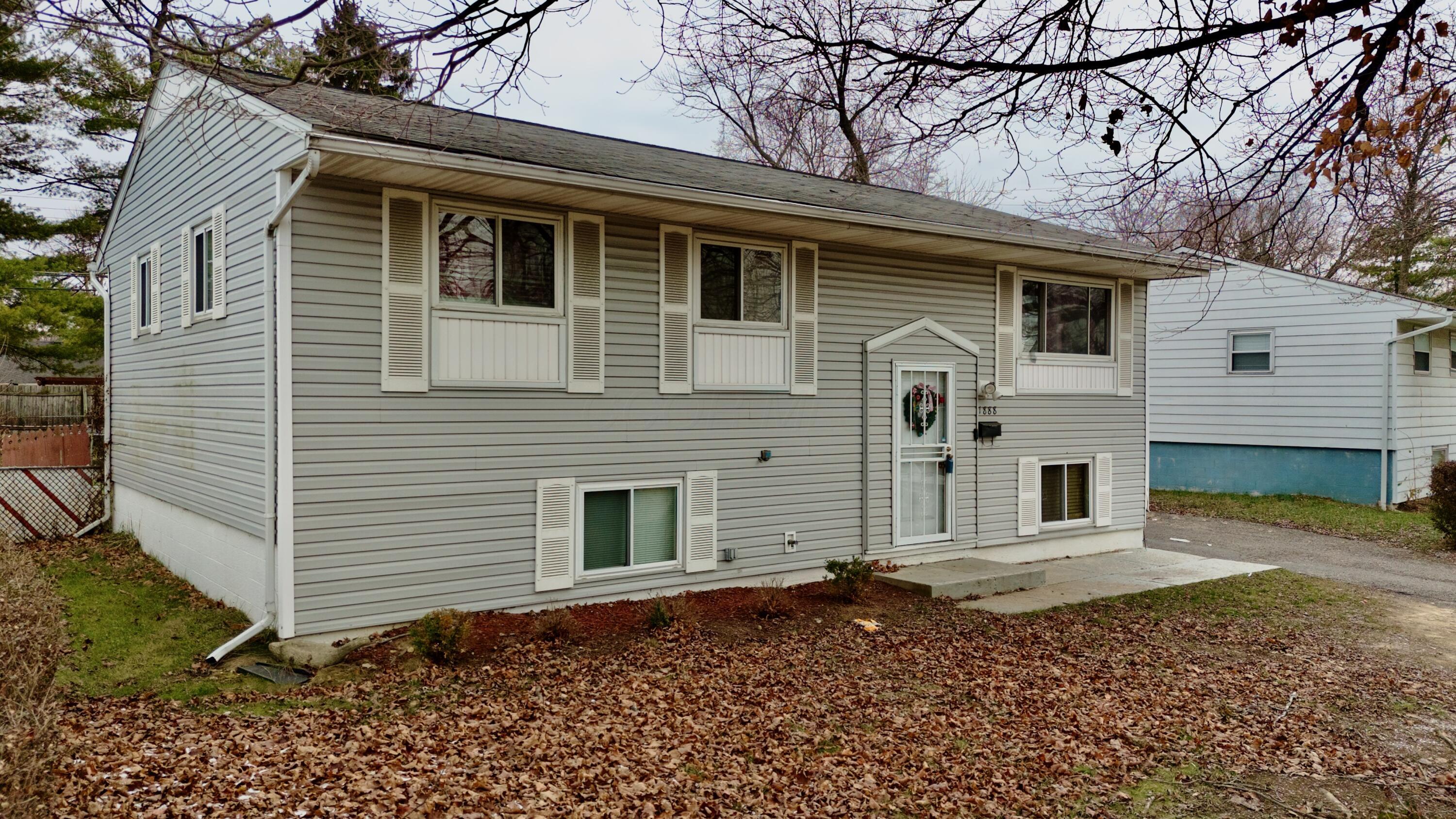 1888 Woodcrest Road Property Photo 7