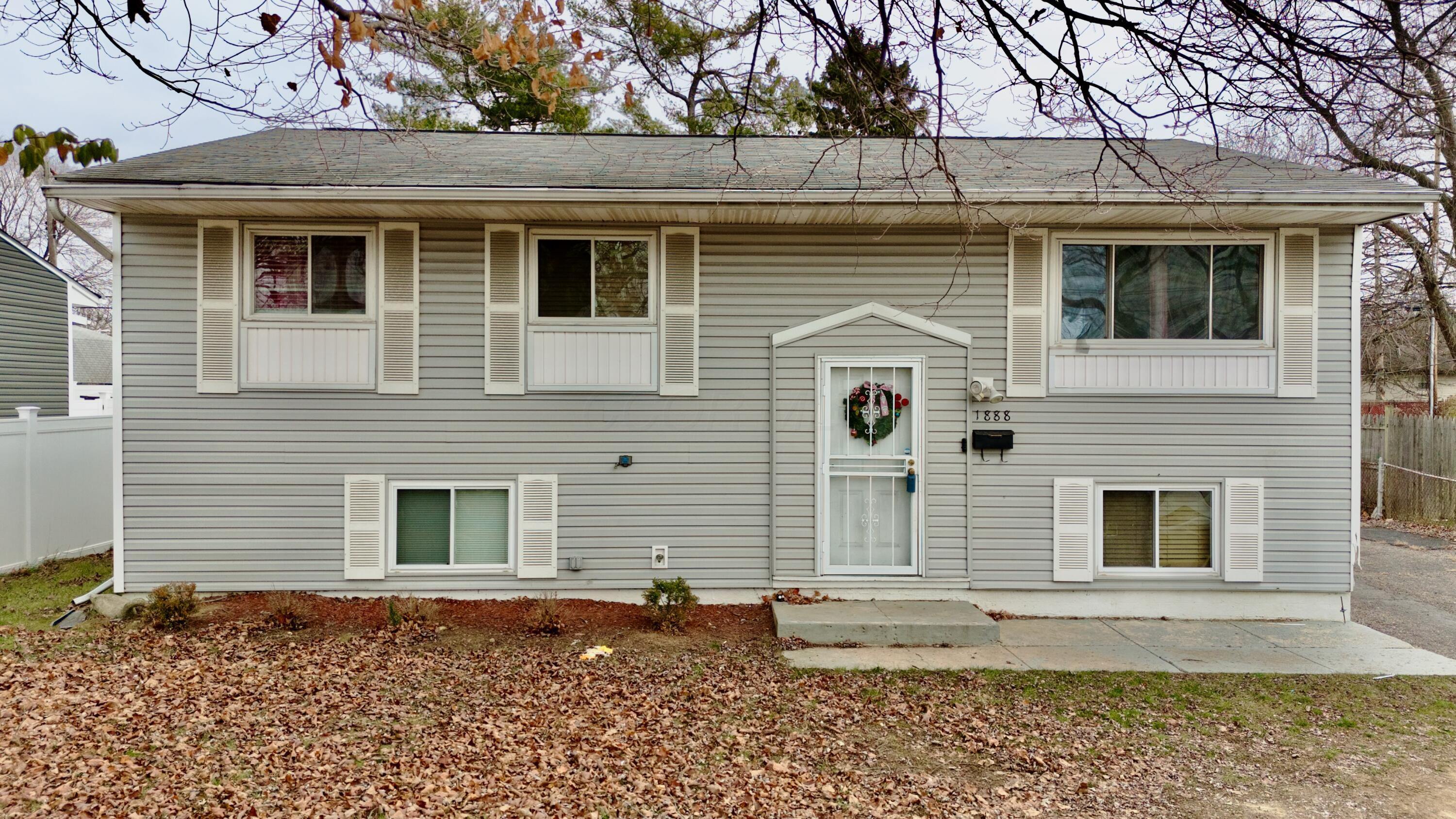 1888 Woodcrest Road Property Photo 8