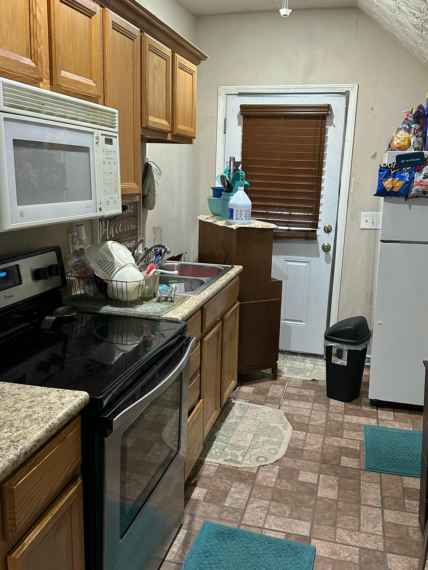 23-25 N Warren Avenue Property Photo 7