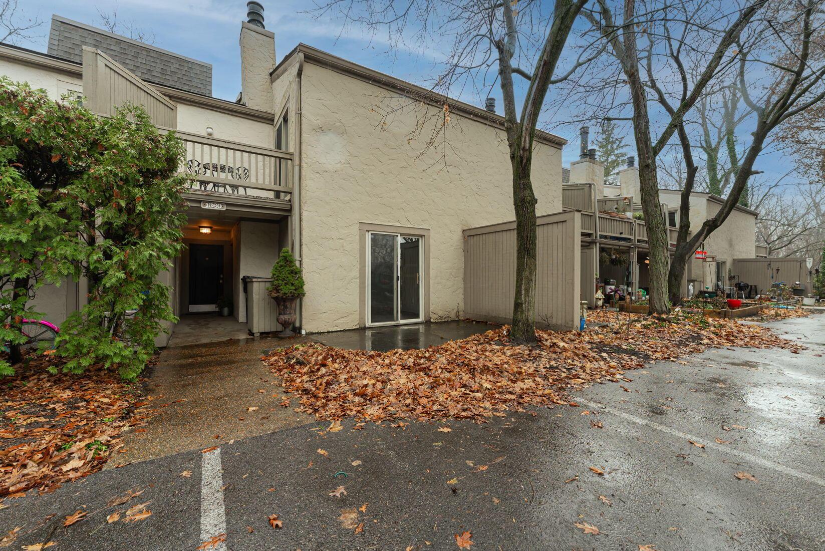 1360 Lake Shore Drive, B Property Photo 1