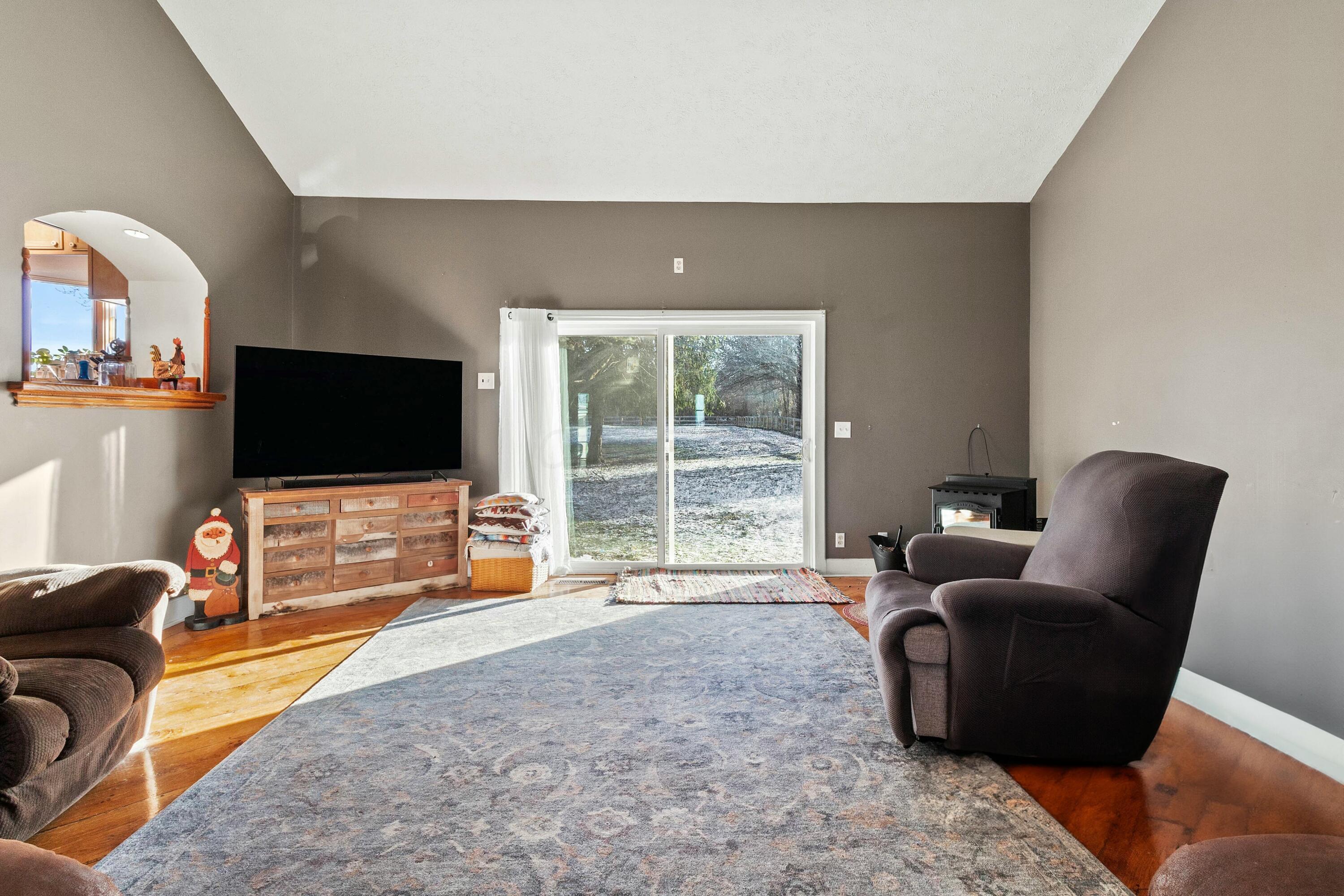 441 Julia Street Property Photo 6