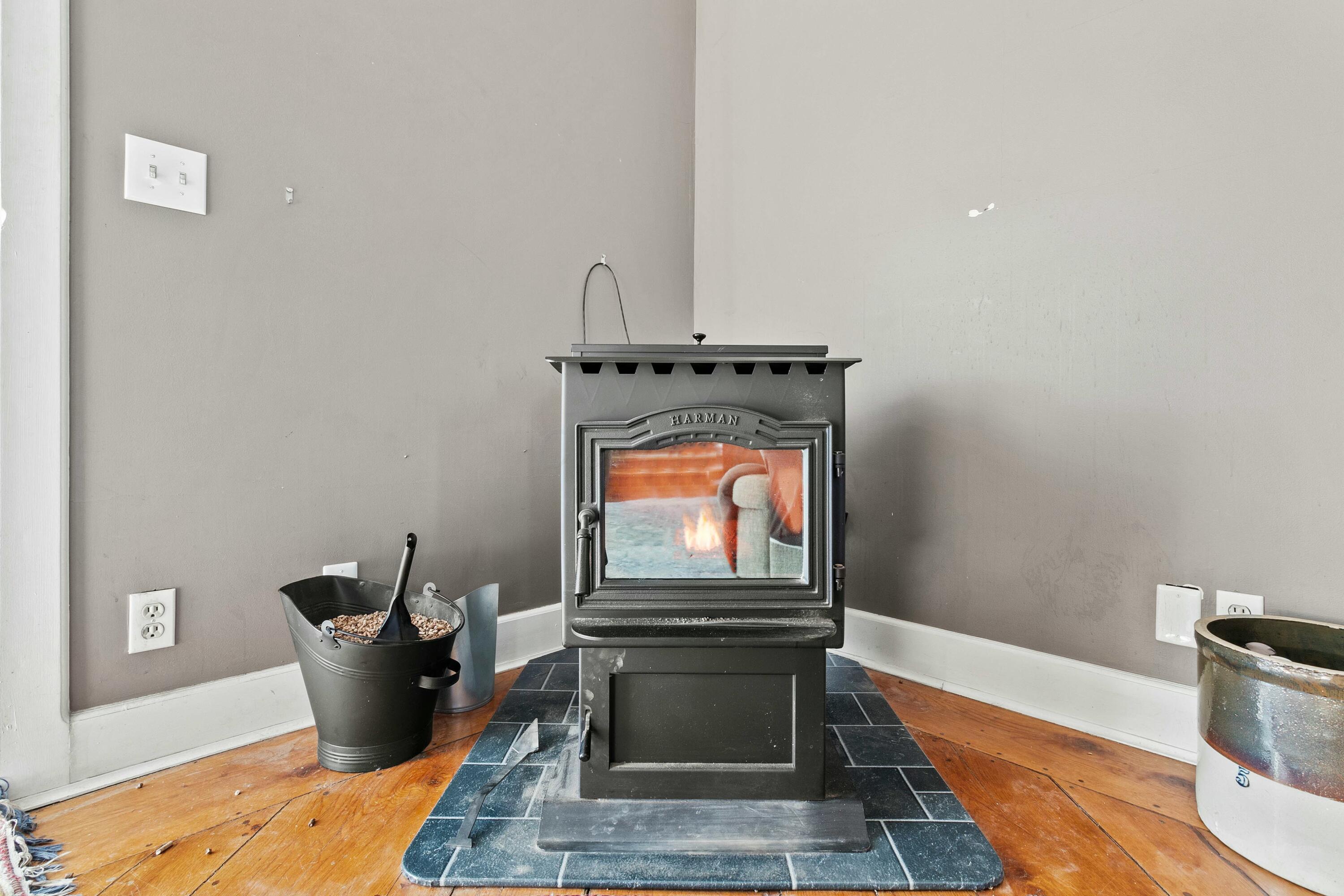 441 Julia Street Property Photo 8