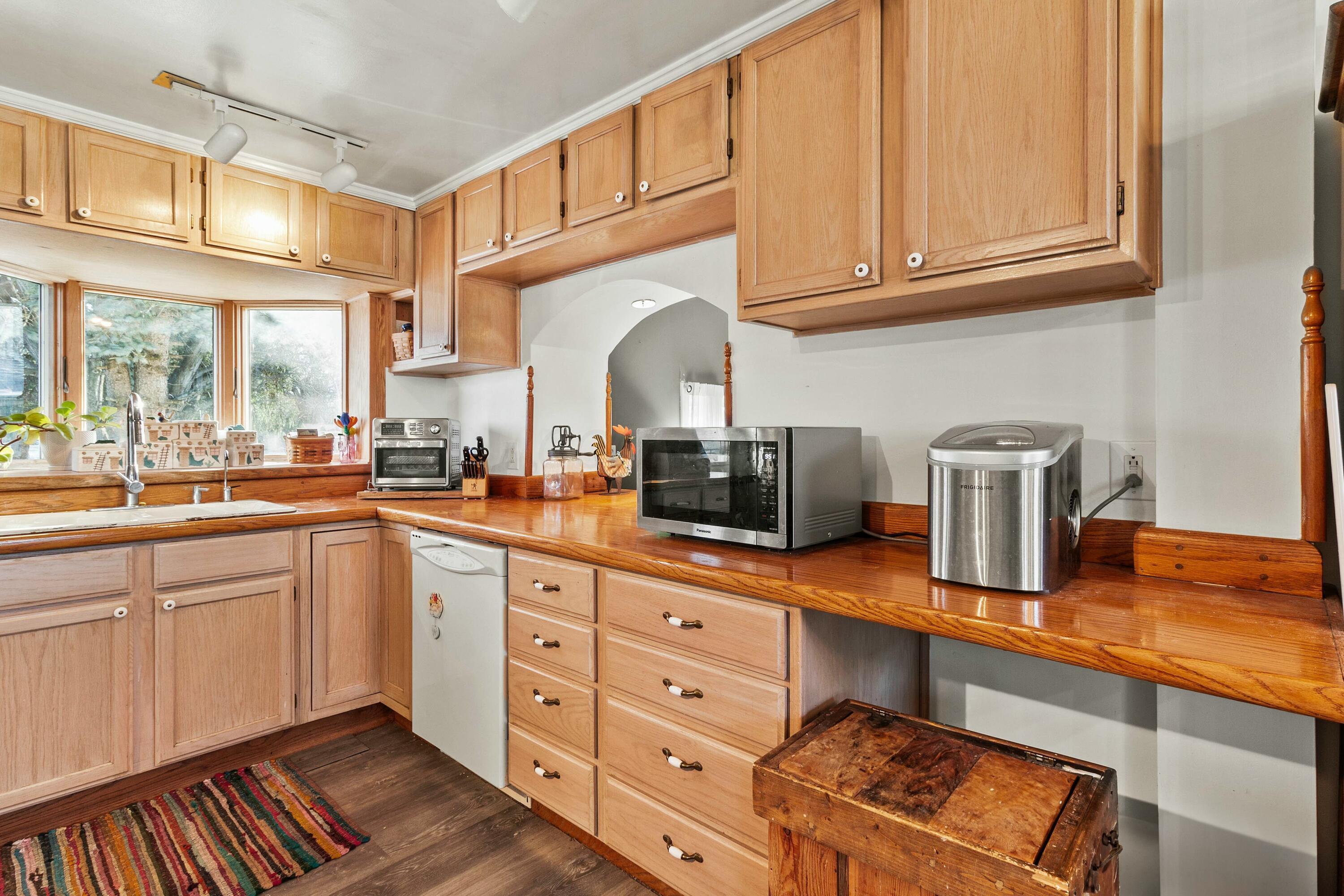 441 Julia Street Property Photo 12