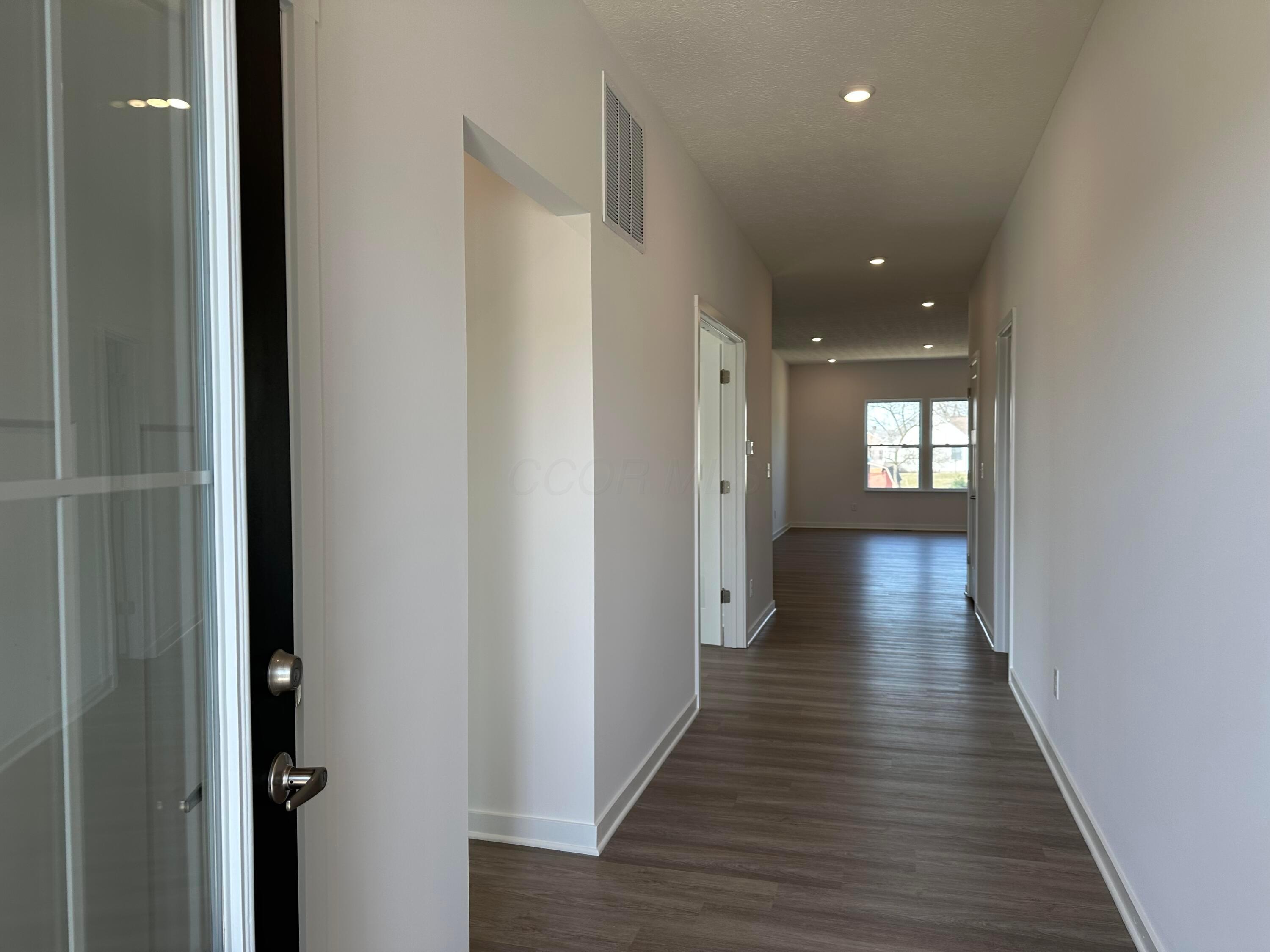 452 Creekside Drive Property Photo 3