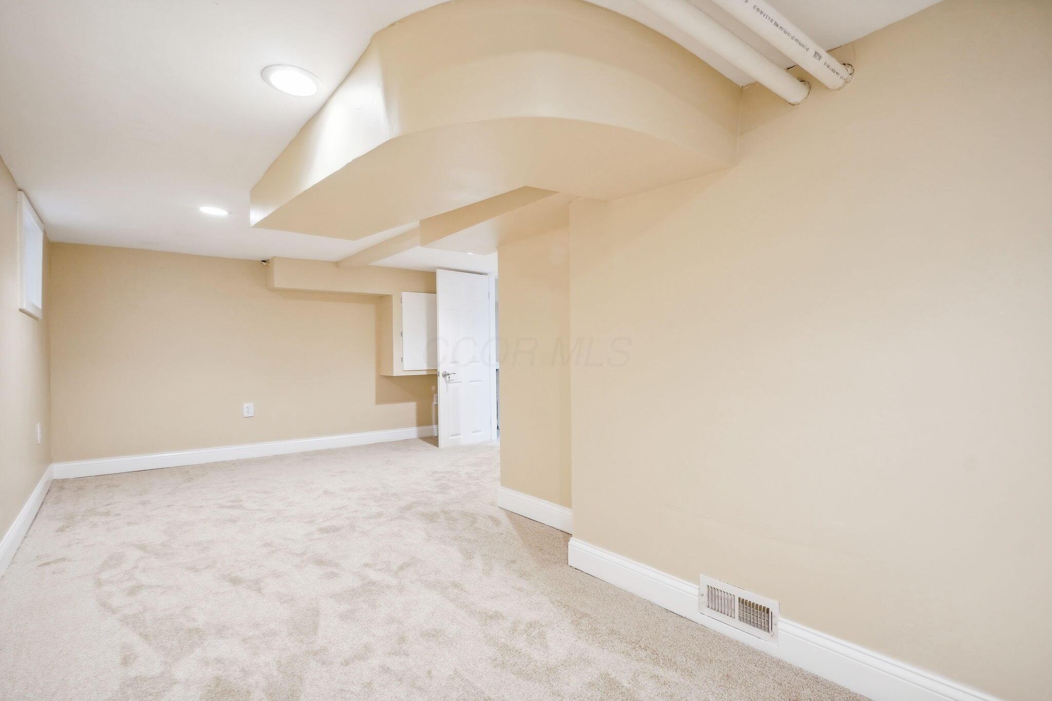 163 S Wayne Avenue Property Photo 18