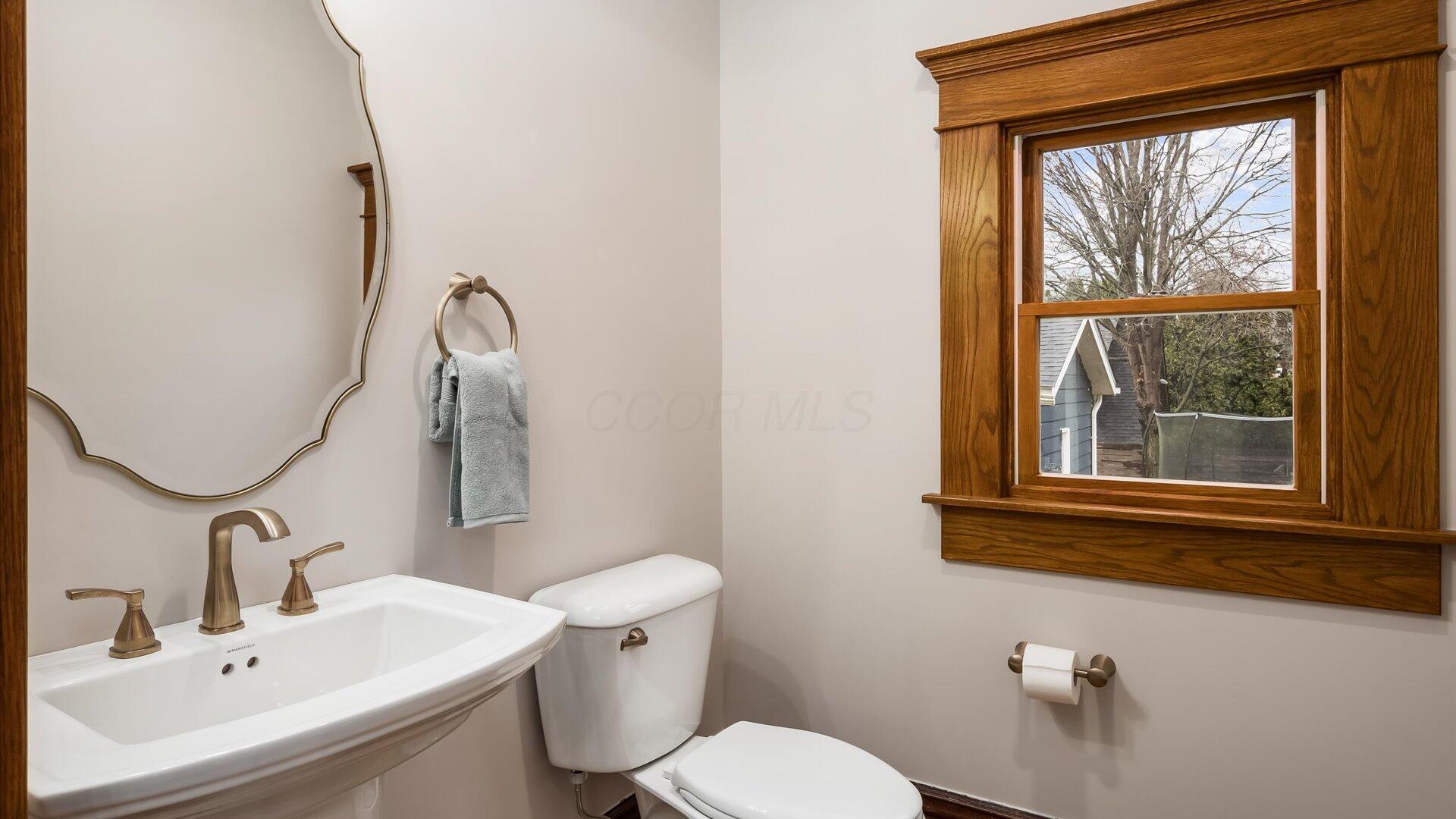 414 E College Street Property Photo 28
