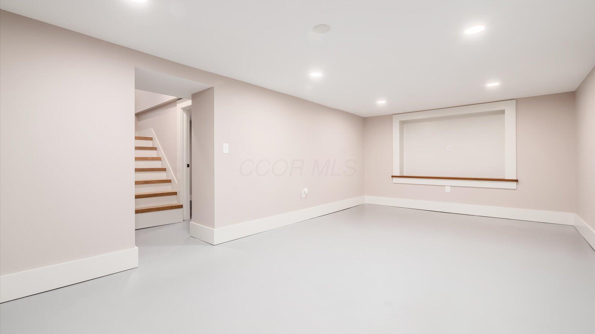414 E College Street Property Photo 44