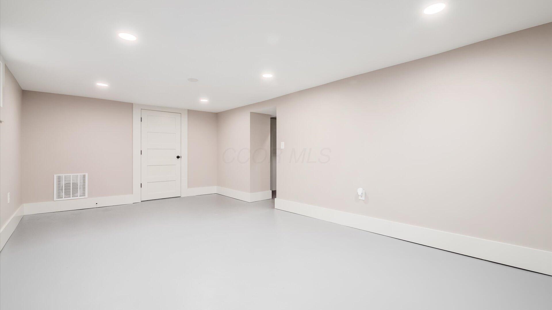 414 E College Street Property Photo 45