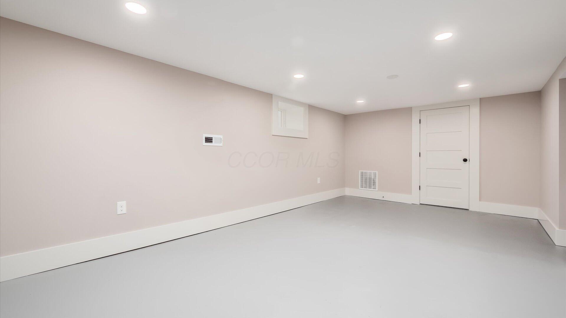 414 E College Street Property Photo 46