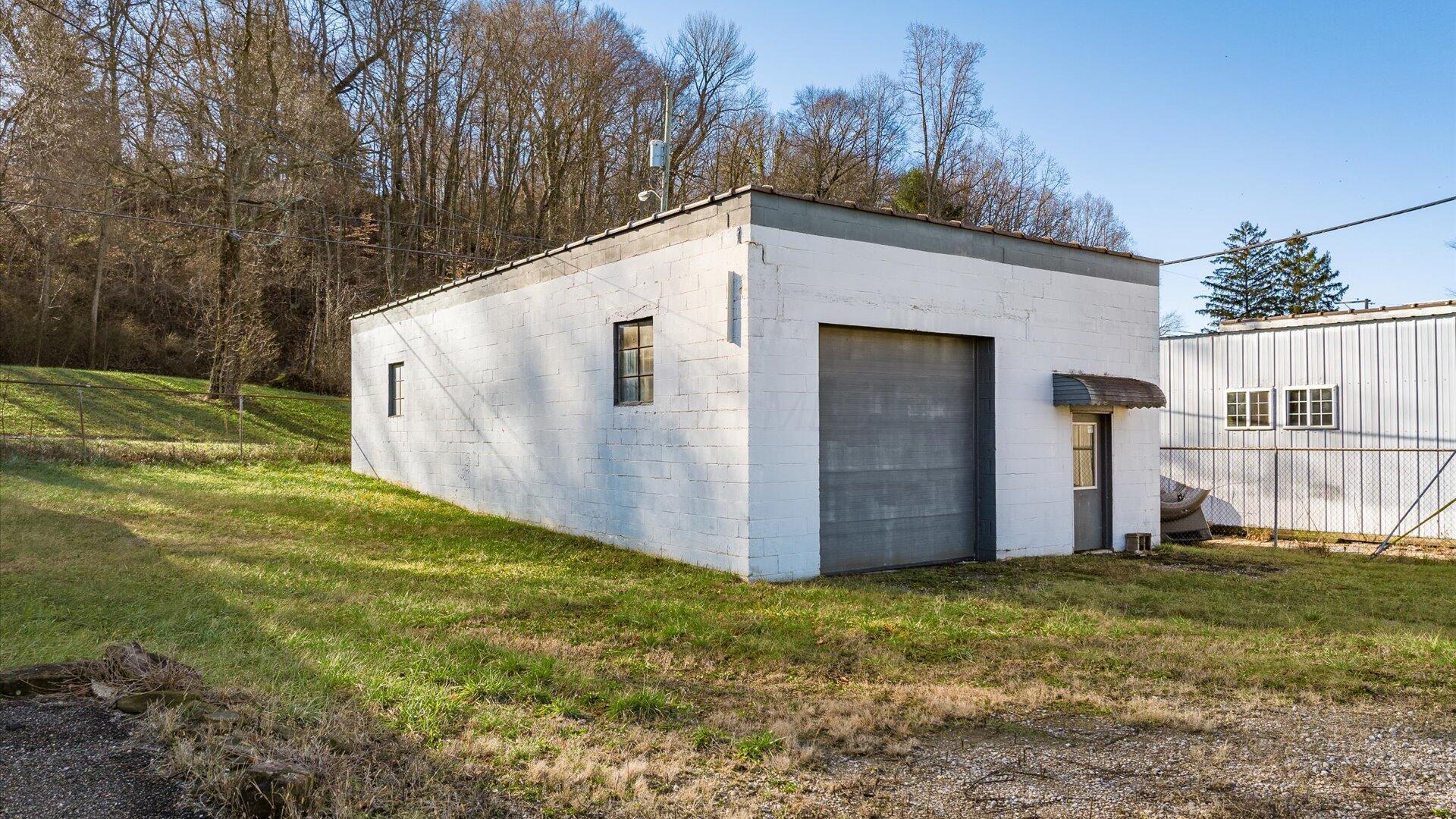 1022 Old Logan Road Property Photo 15